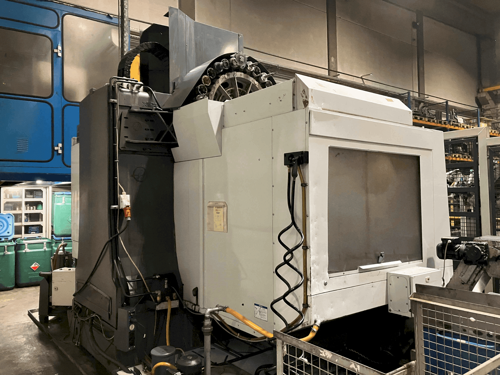 Vista frontale della macchina HAAS VF 7/50