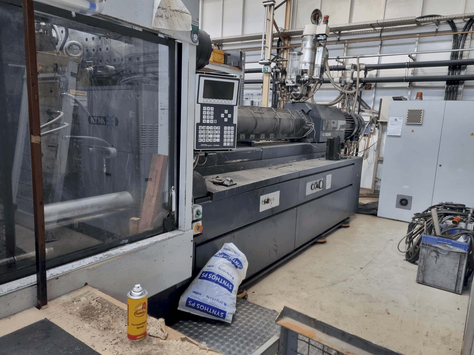 Vista frontale della macchina DEMAG Ergotech 10000-8000