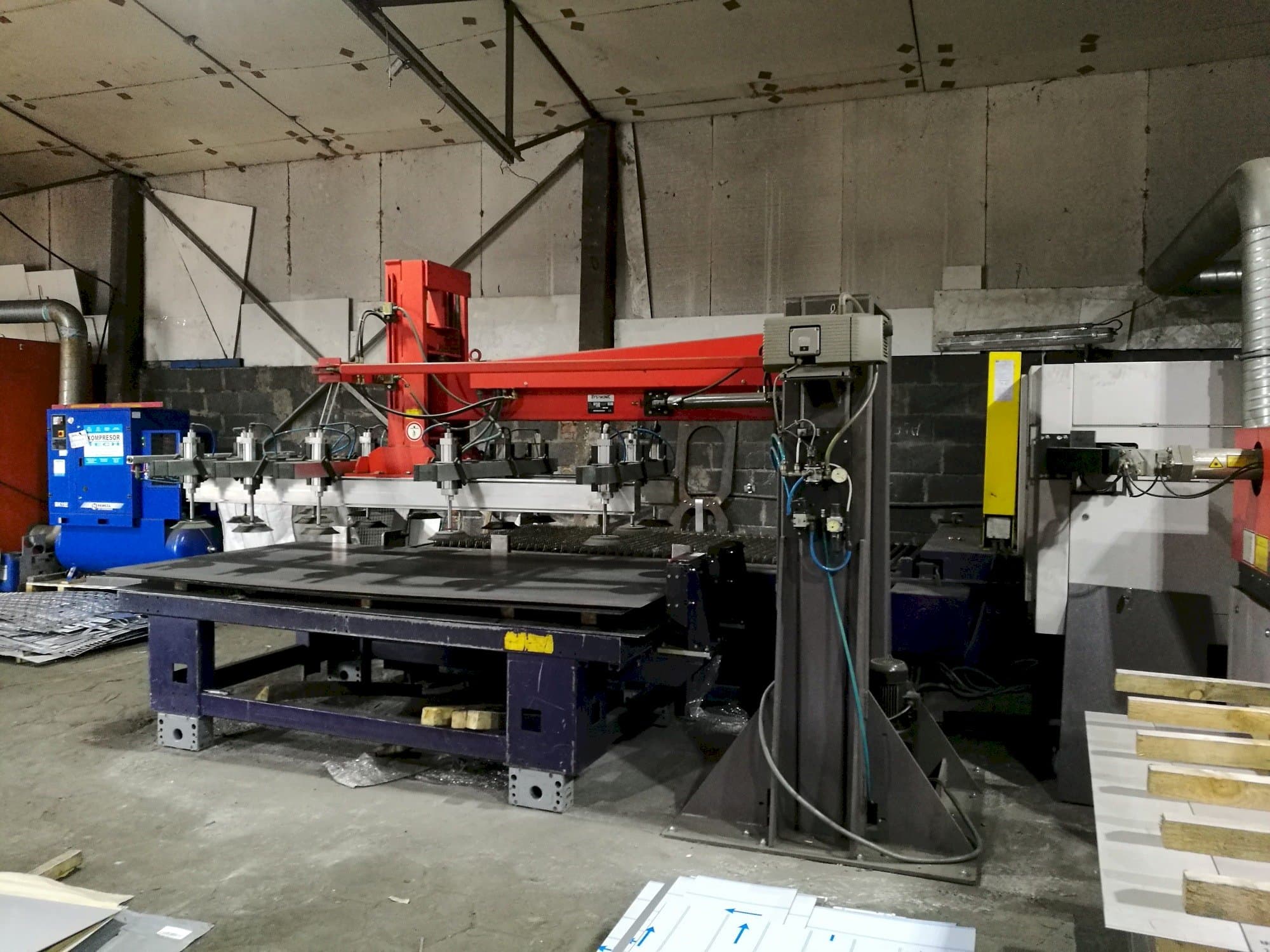 Vista frontale della macchina Bystronic Bysprint 3015