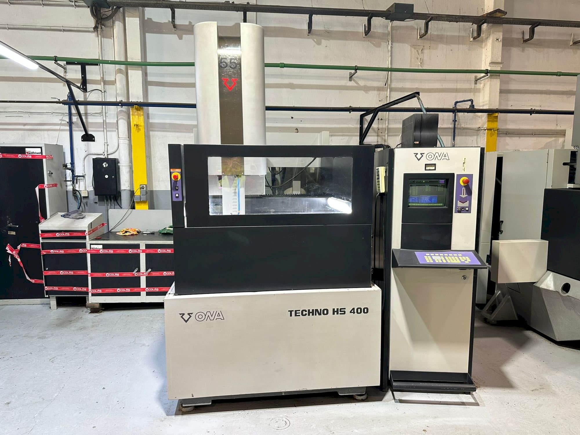 Vista frontale della macchina ONA HS 400