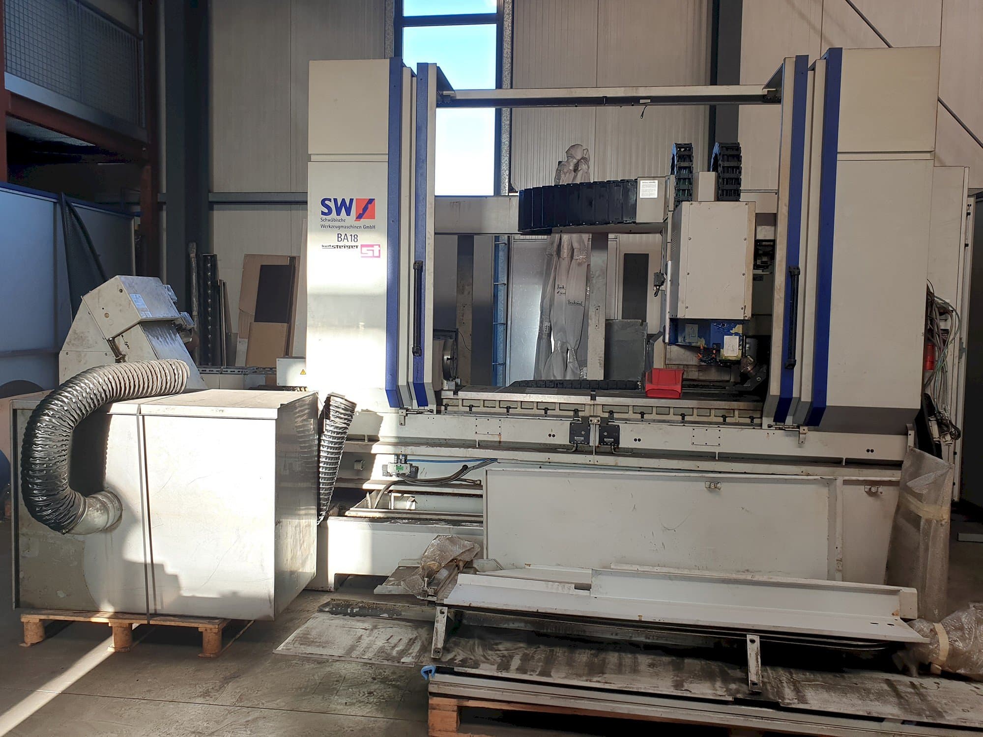 Vista frontale della macchina Schwäbische Werkzeugmaschinen BA 18