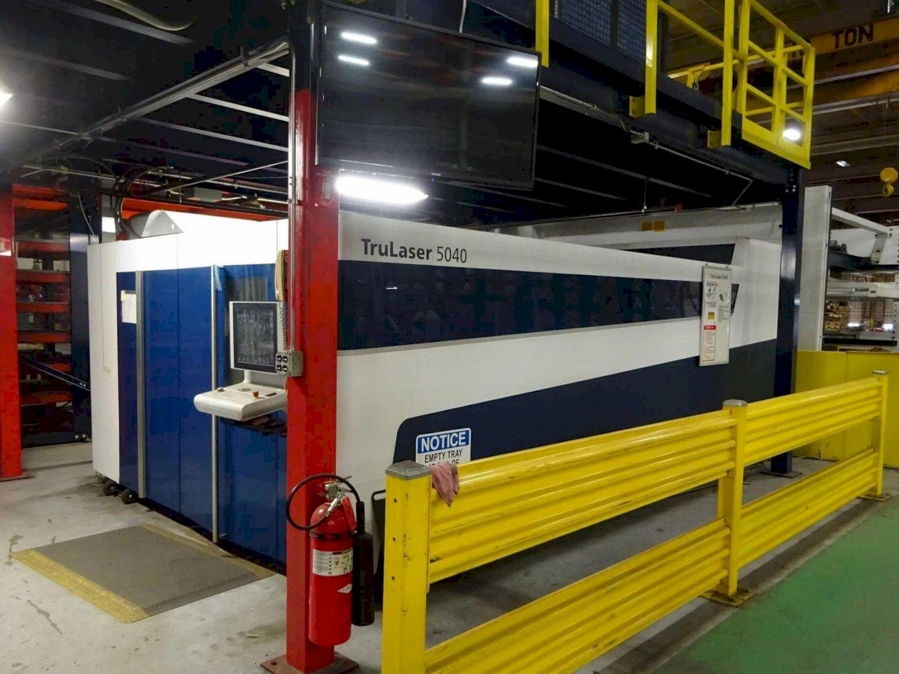 Vista frontale della macchina Trumpf TruLaser 5040 Fiber