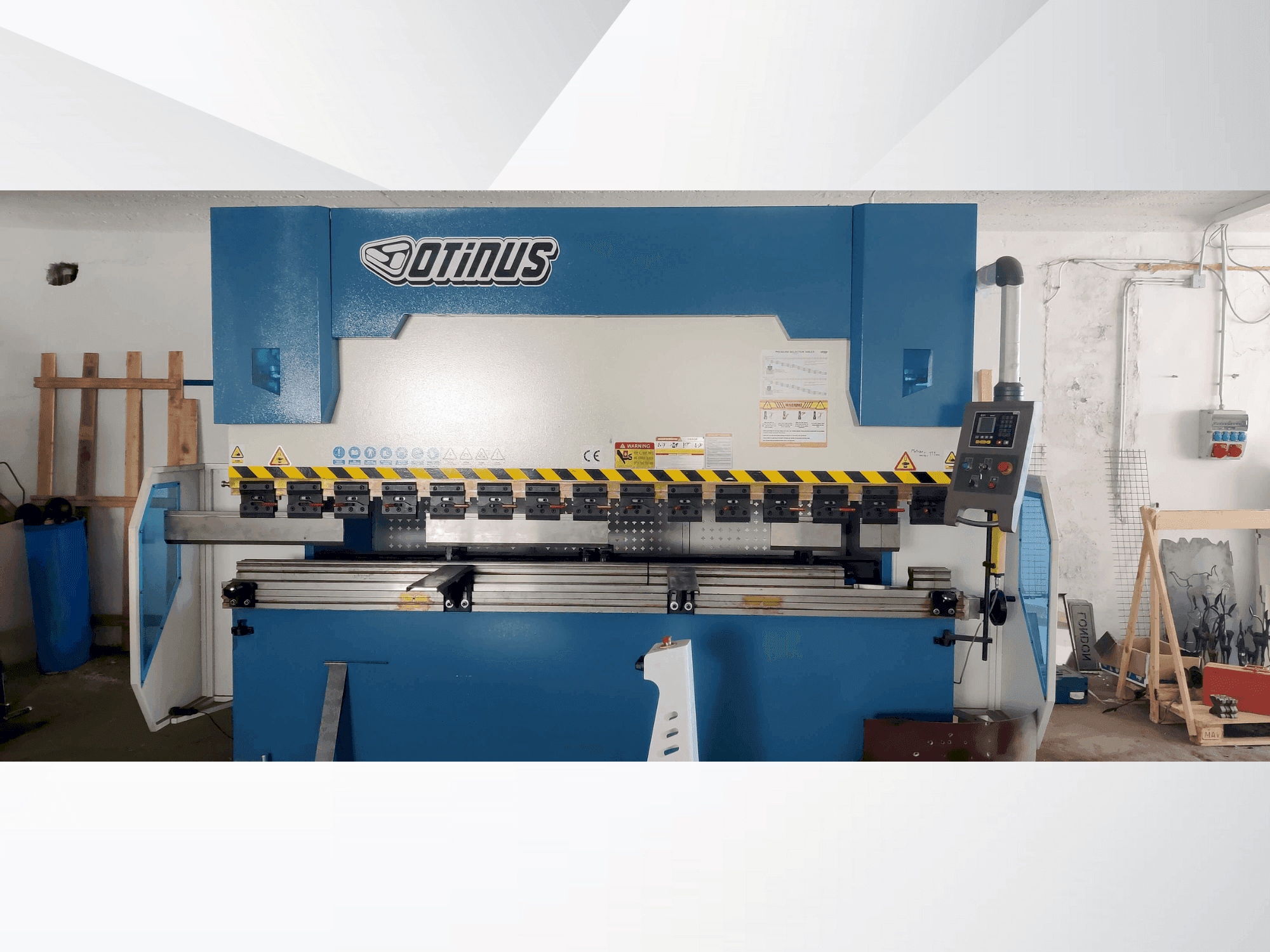 Vista frontale della macchina OTINUS 2312N