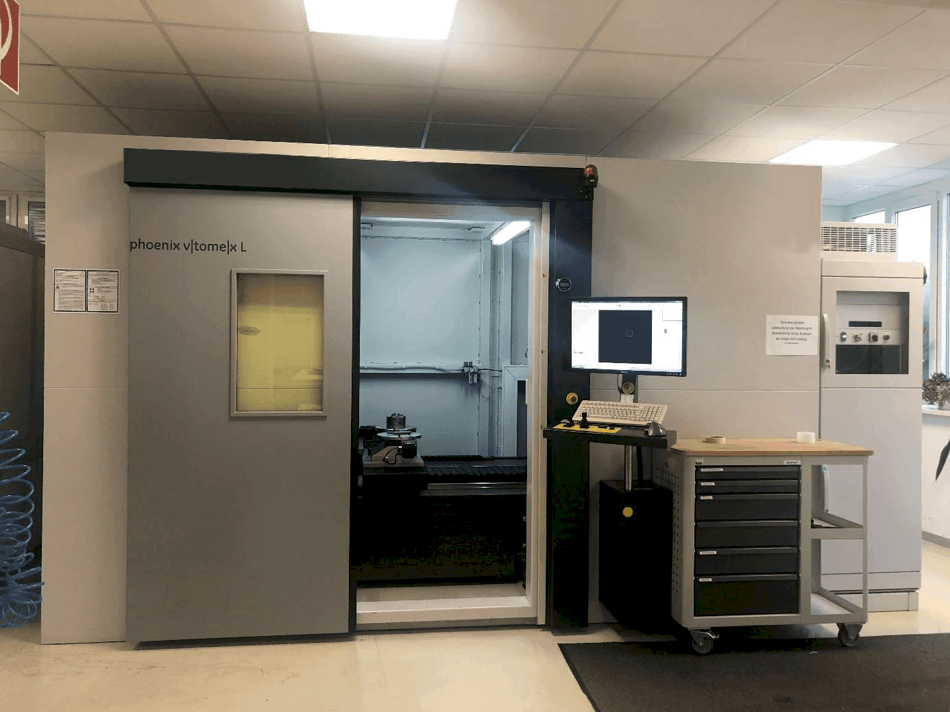 Vista frontale della macchina Phoenix V|tome|x L 240