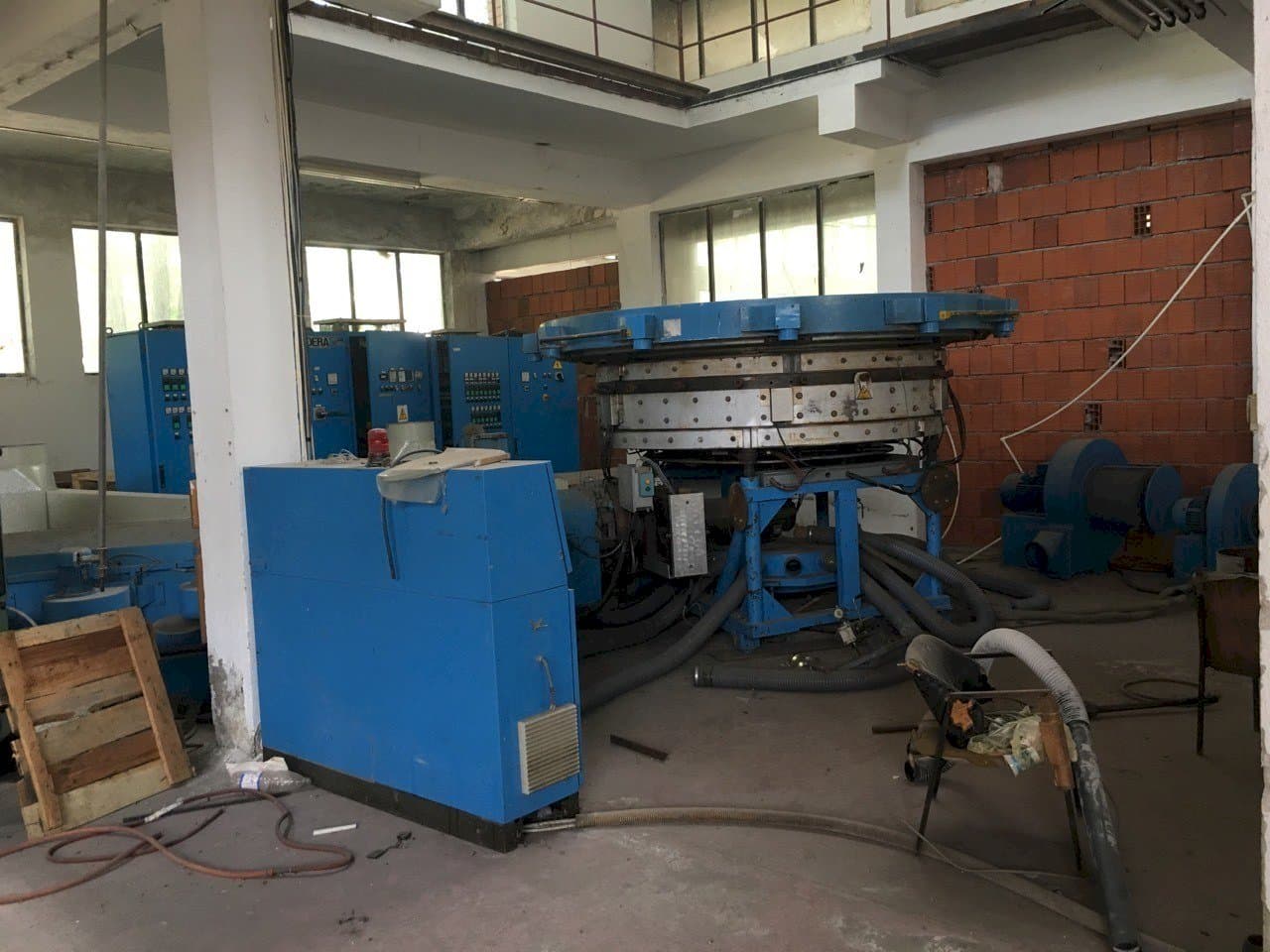 Vista frontale della macchina BANDERA Blow Film Extruder