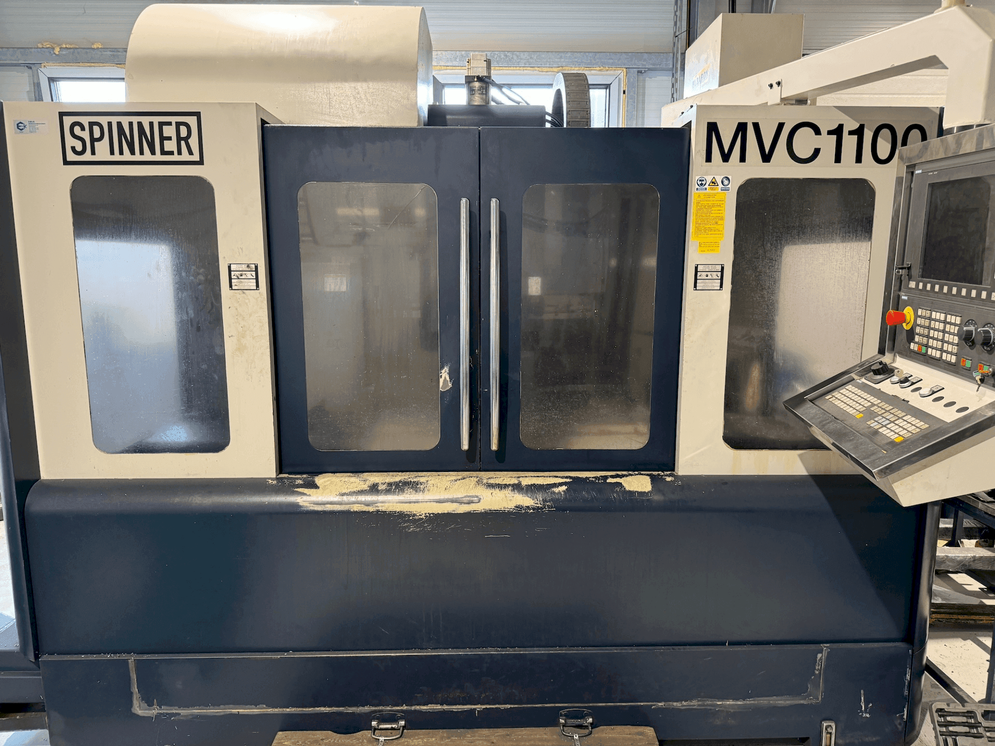 Vista frontale della macchina SPINNER SPINNER VMC 1100