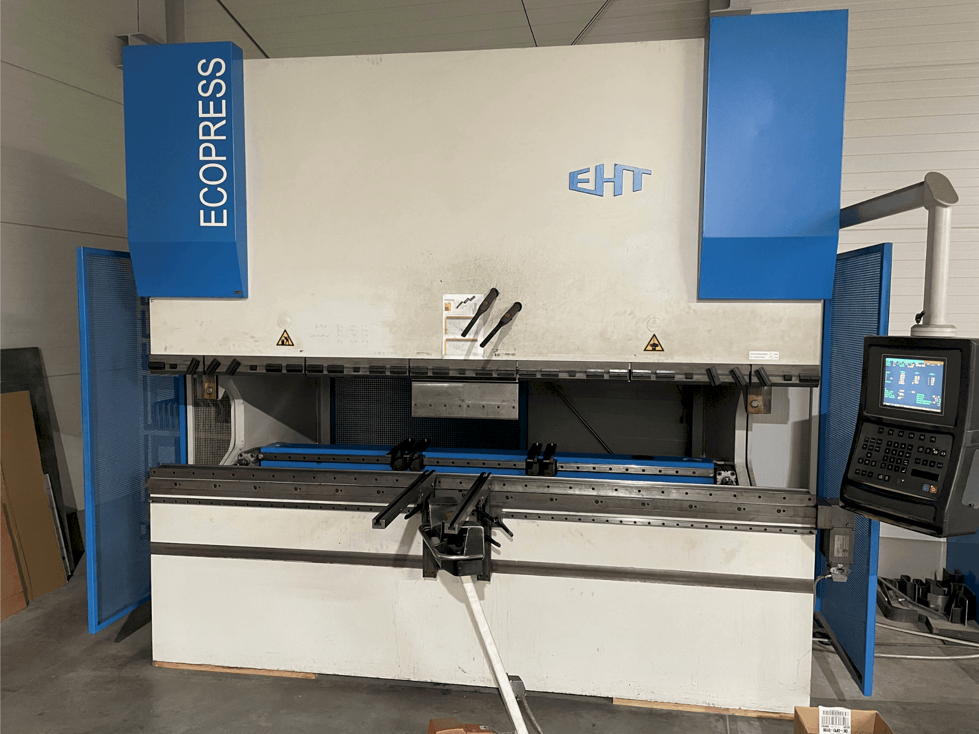 Vista frontale della macchina EHT Ecopress 135-30