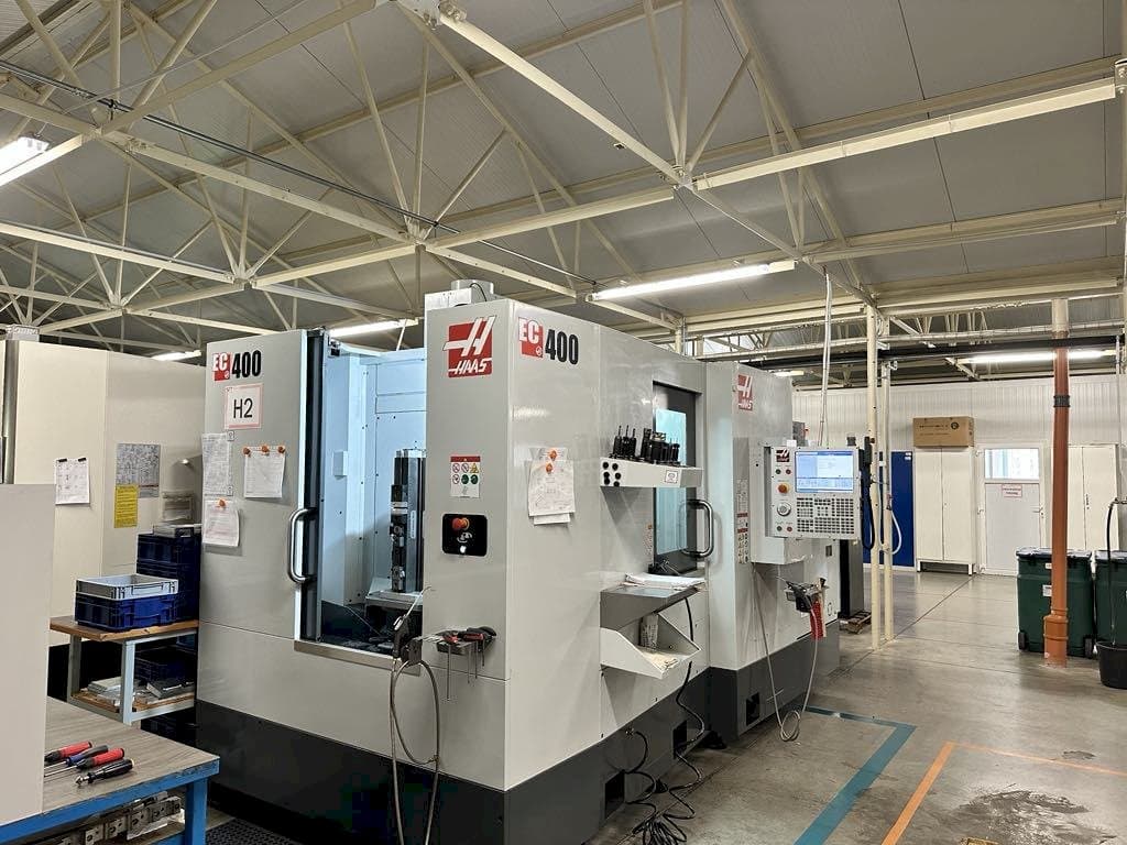 Vista frontale della macchina HAAS EC-400