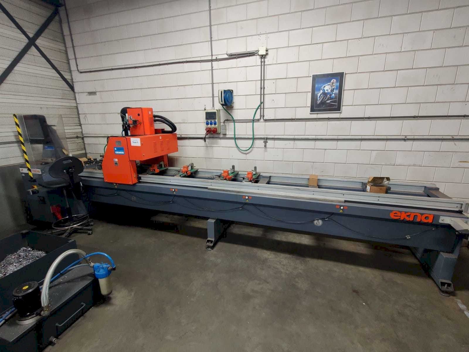 Vista frontale della macchina Tekna TK426-1