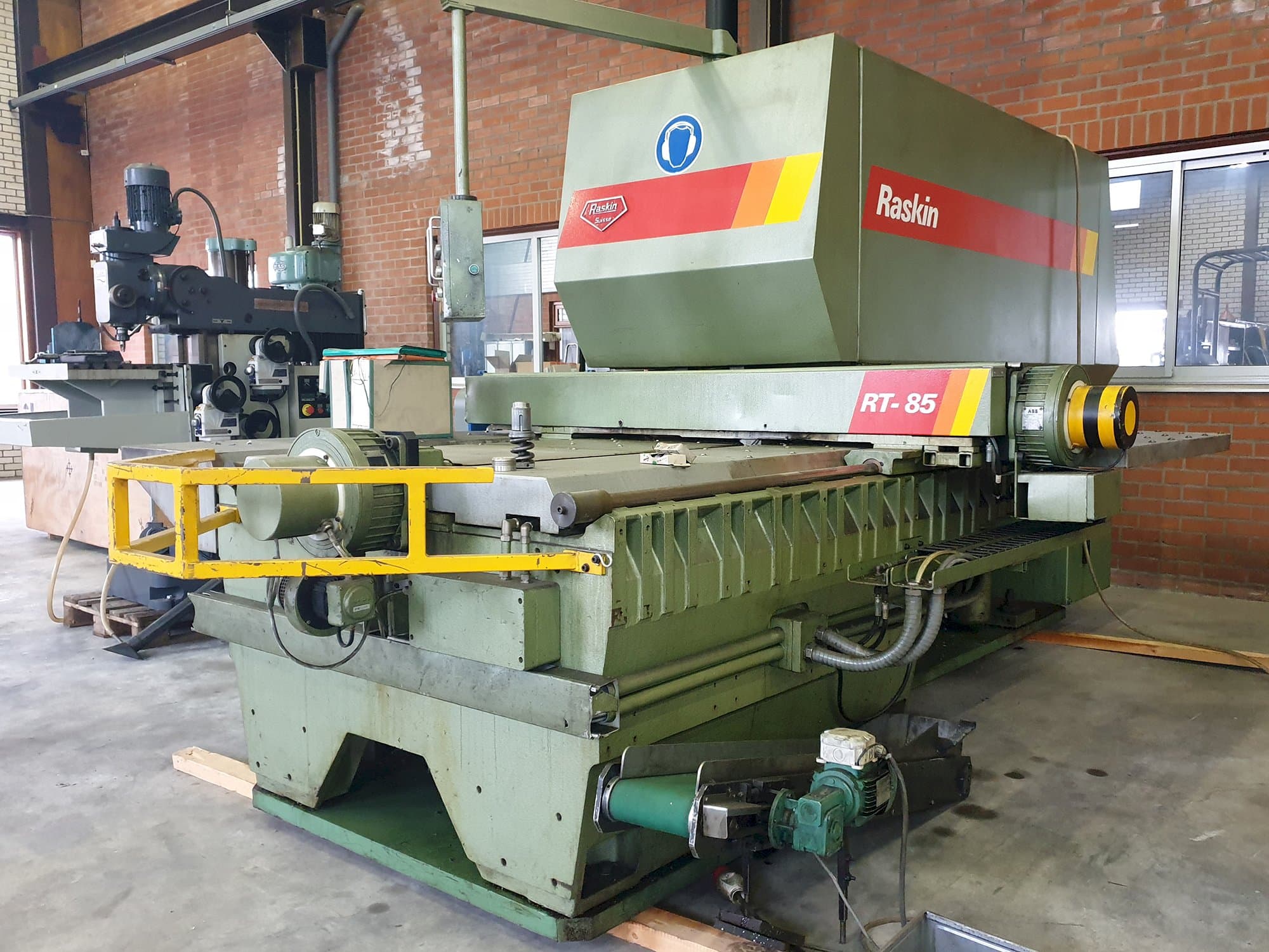 Vista lato destro della macchina Raskin RT-85