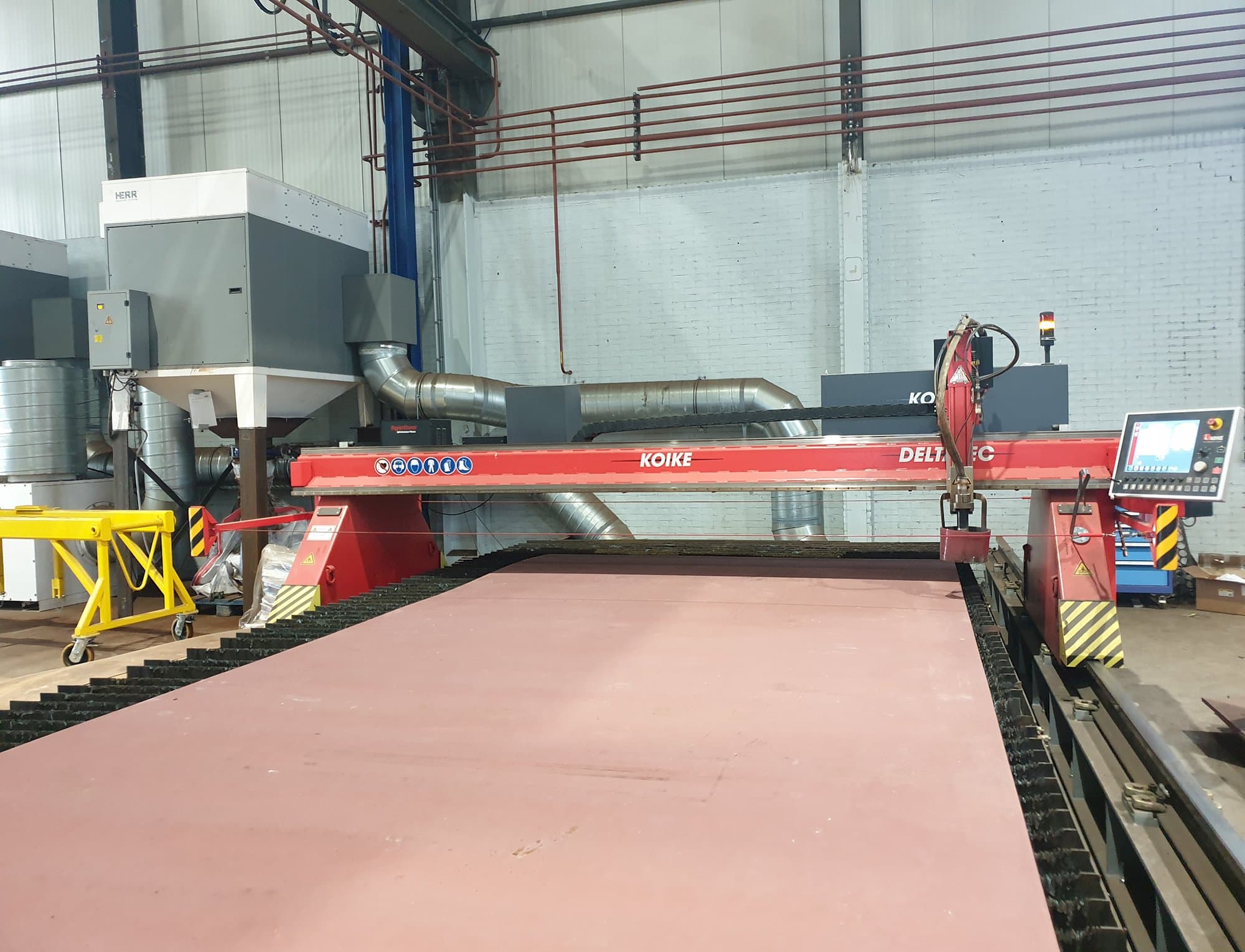 Vista frontale della macchina KOIKE DELTATEC 4000