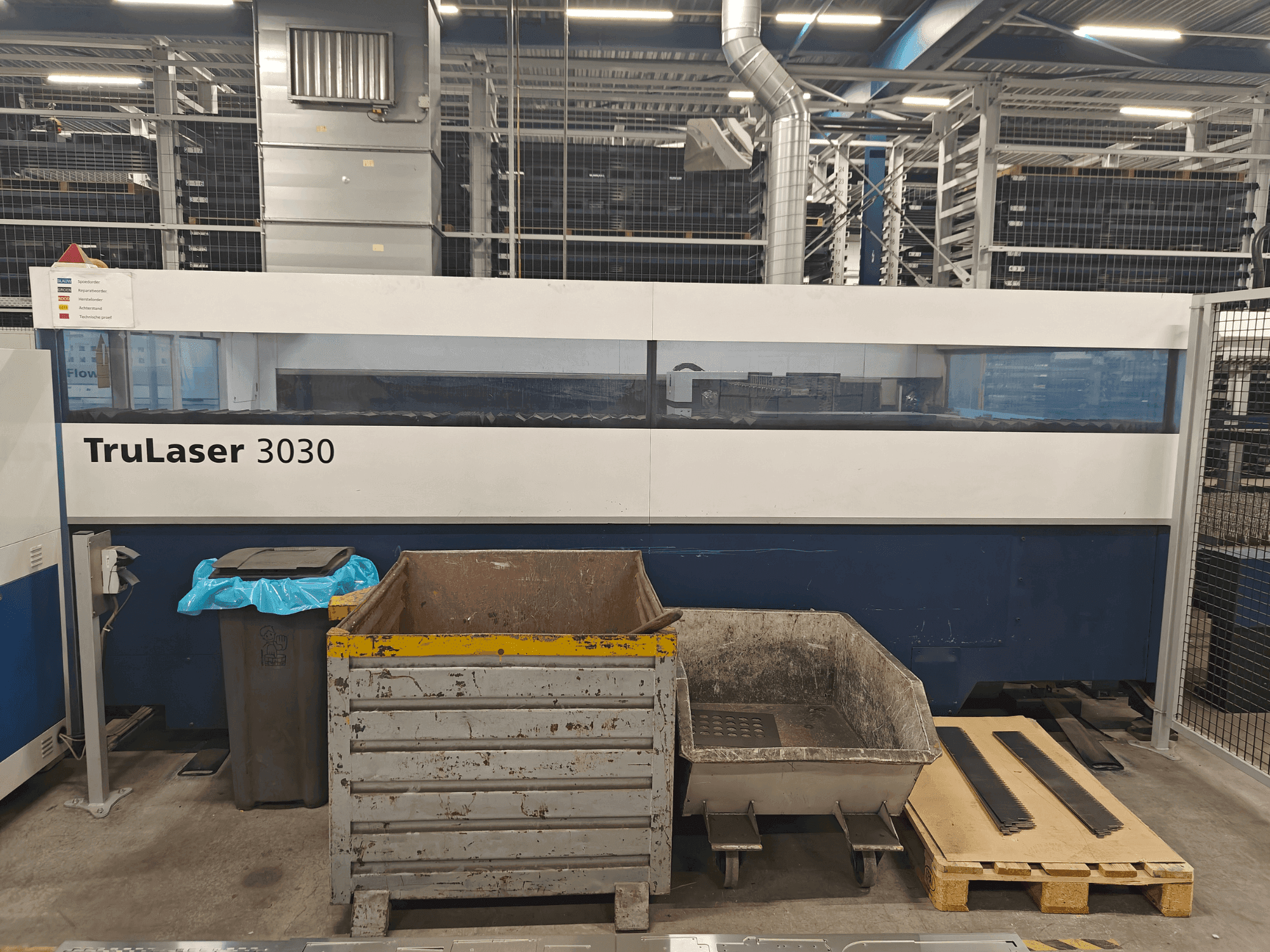 Vista frontale della macchina TRUMPF TruLaser 3030 3,2kW CO2