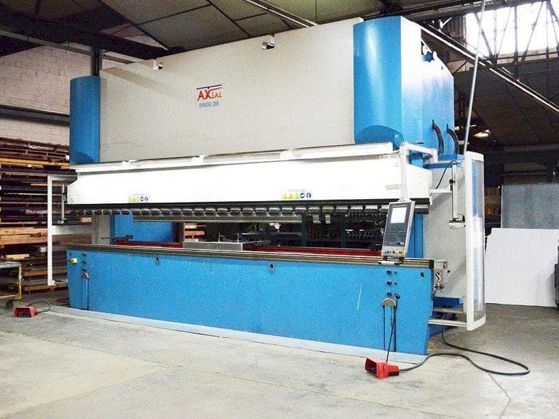 Vista frontale della macchina Axial SYNCRO 356