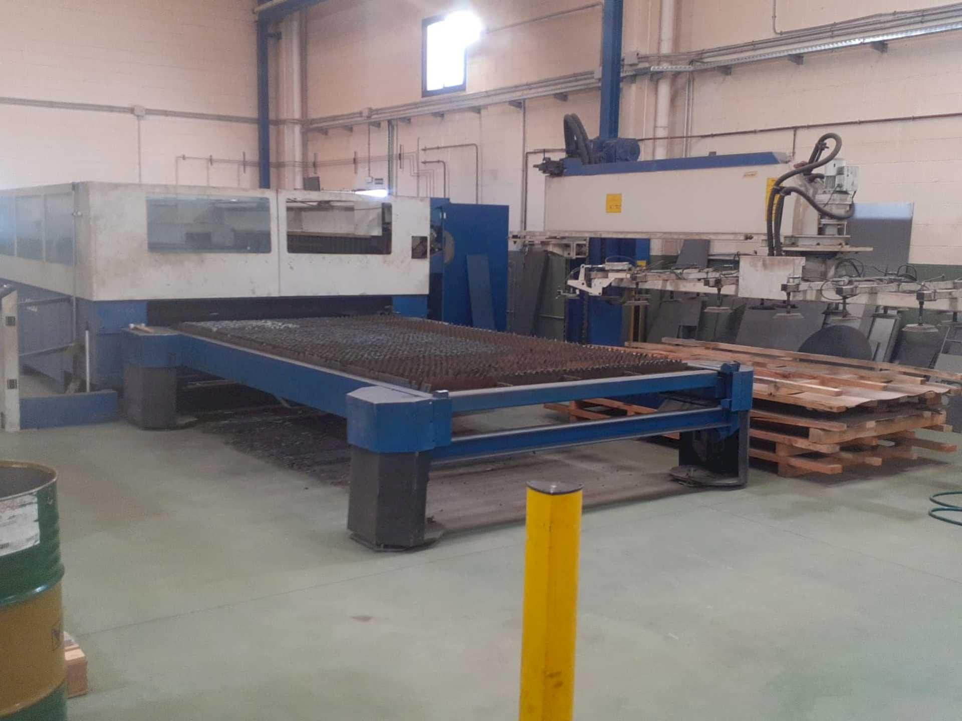Vista frontale della macchina Trumpf Trumatic L4030