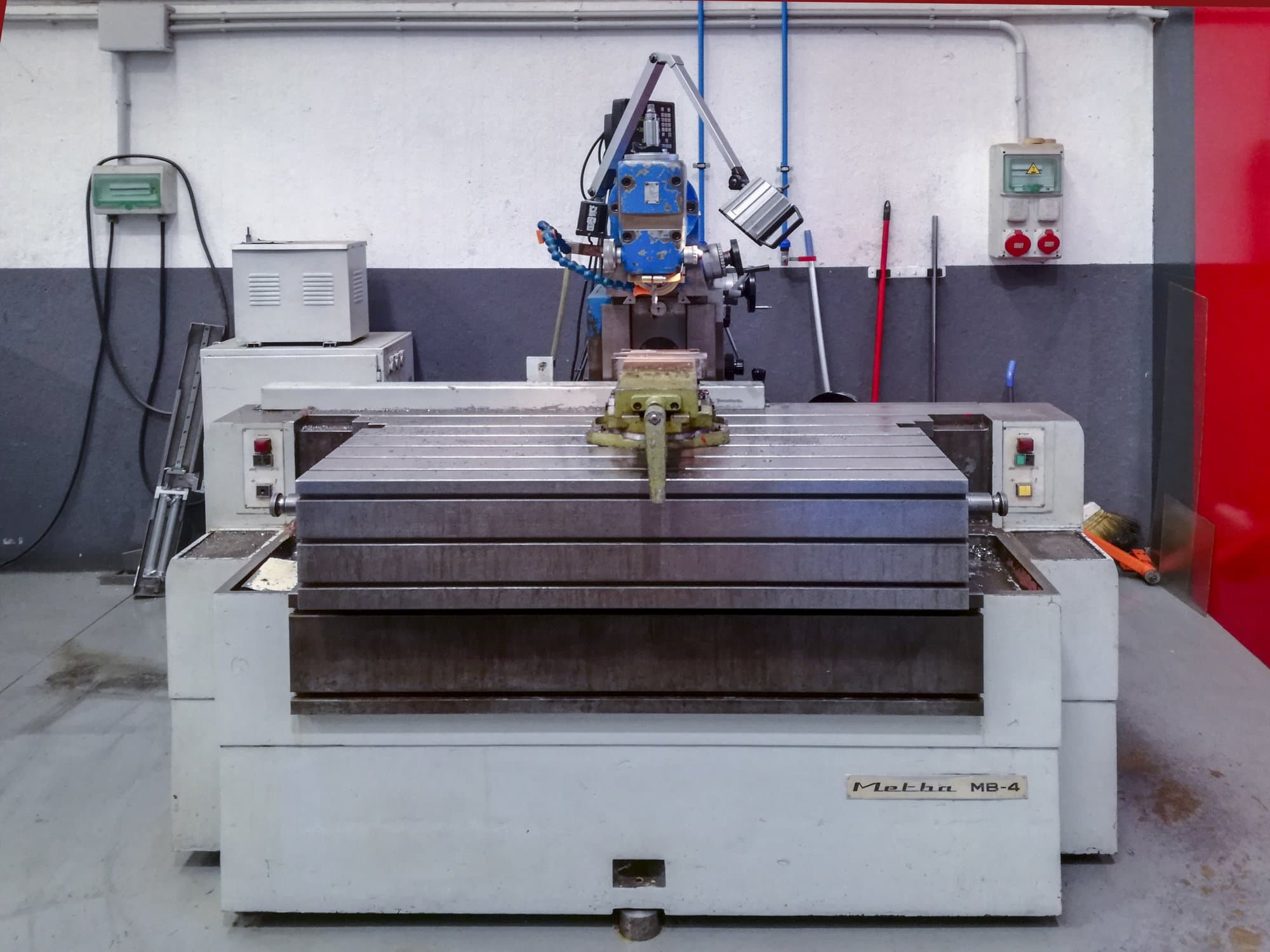 Vista frontale della macchina Metba MB-4