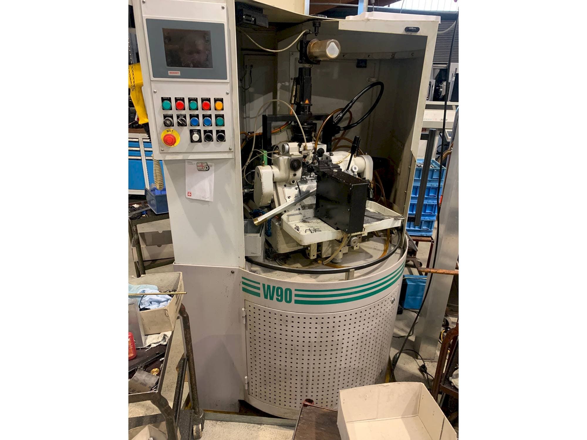 Vista frontale della macchina Lambert Wahli W 90 CNC