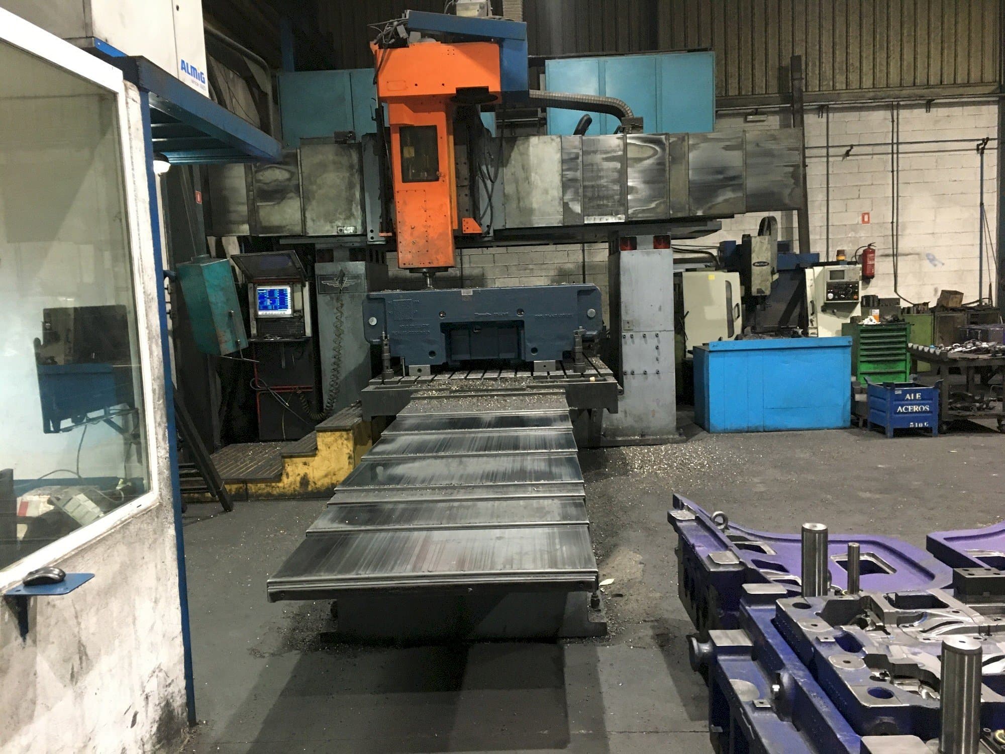 Vista frontale della macchina DYE FPF-2C-NC