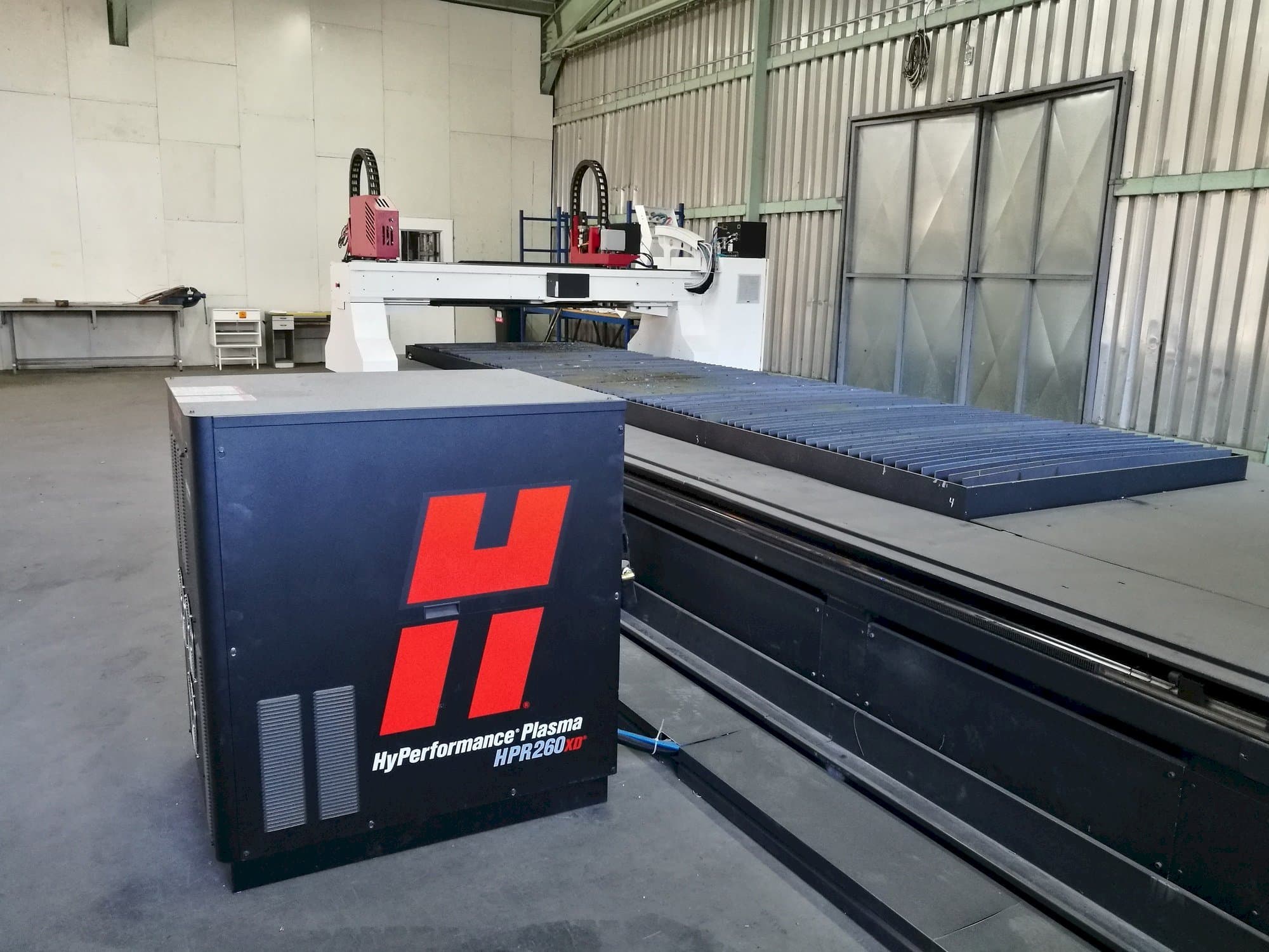 Vista frontale della macchina Baykal BPL-H 1506