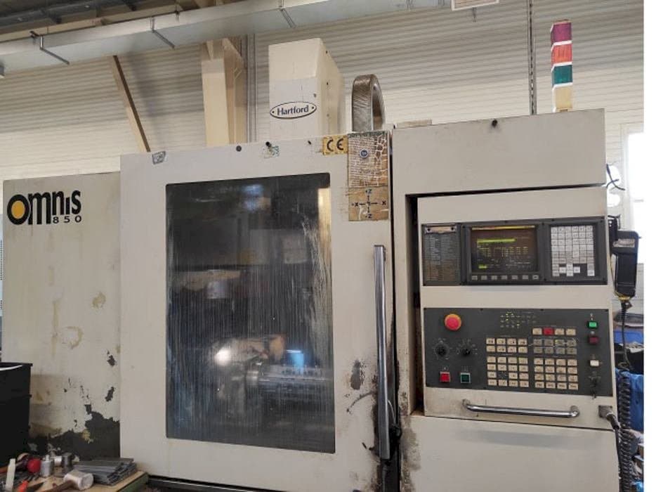 Vista frontale della macchina Hartford Omnis 850