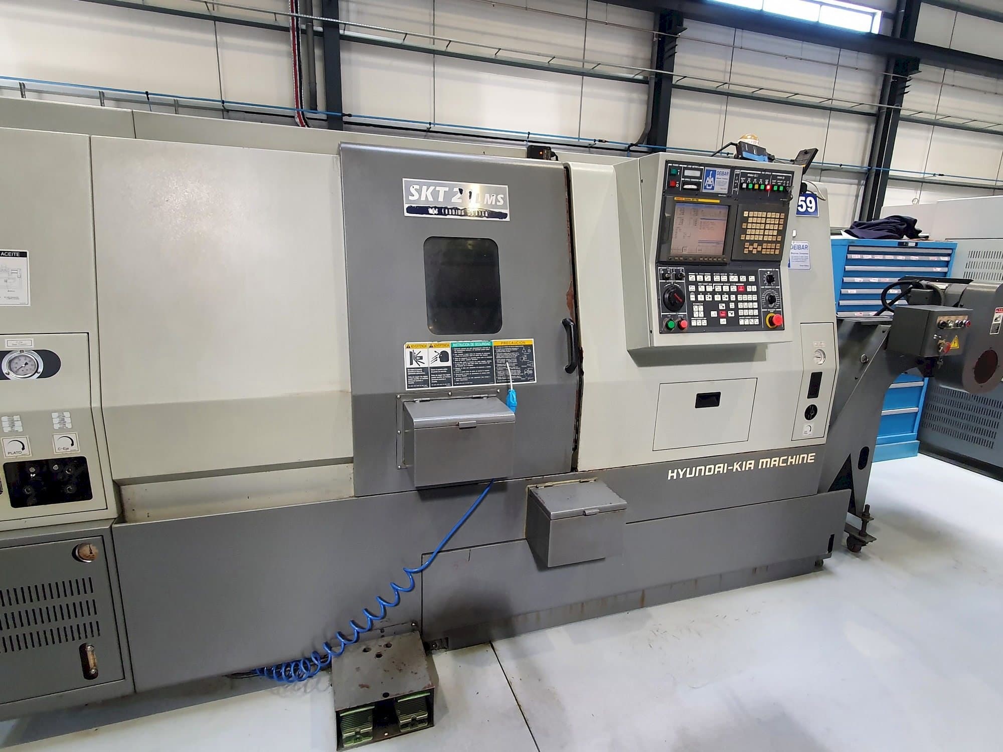 Vista frontale della macchina Hyundai SKT21LMS