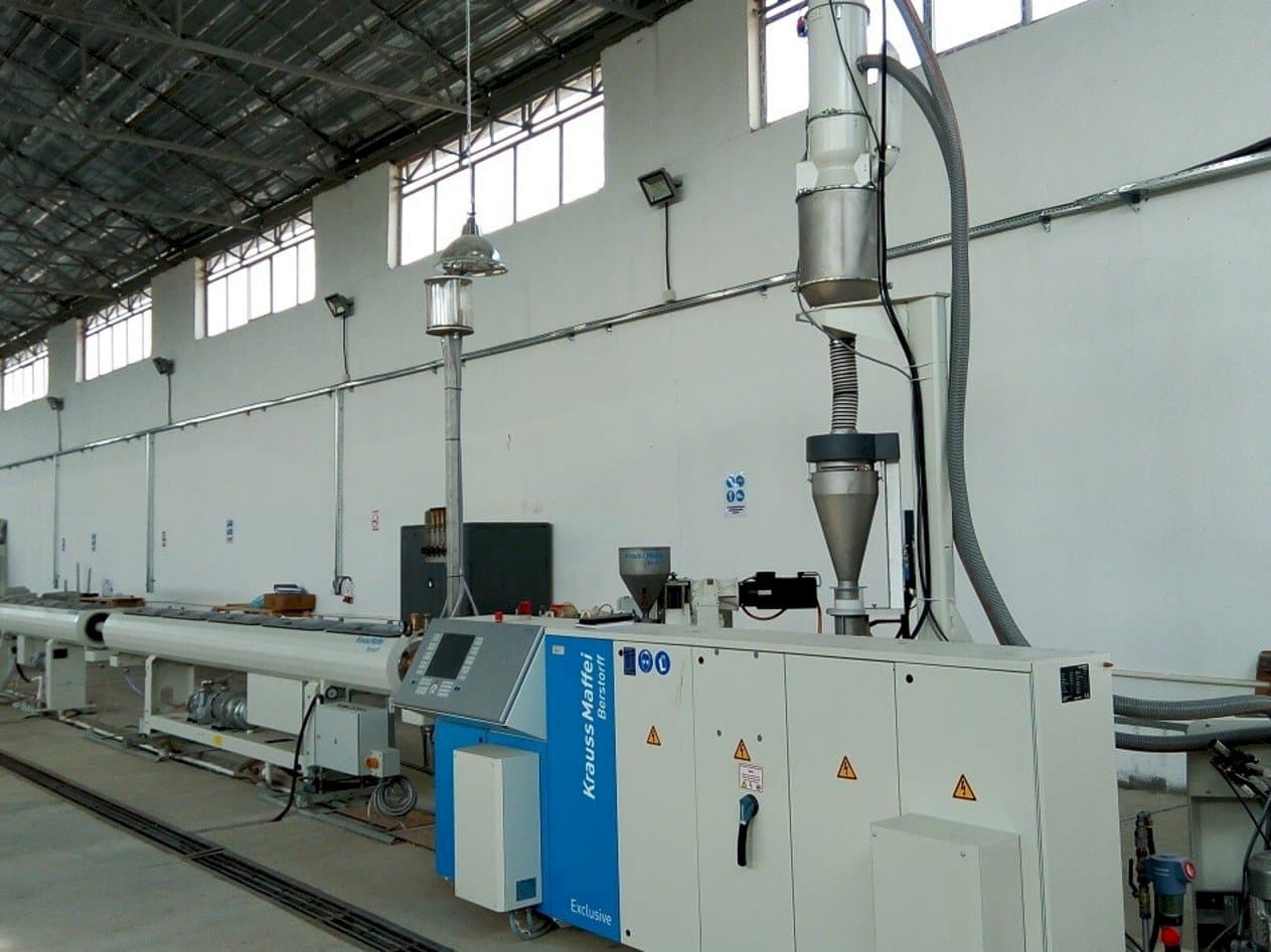 Vista frontale della macchina Krauss Maffei KME 60-36 B/R