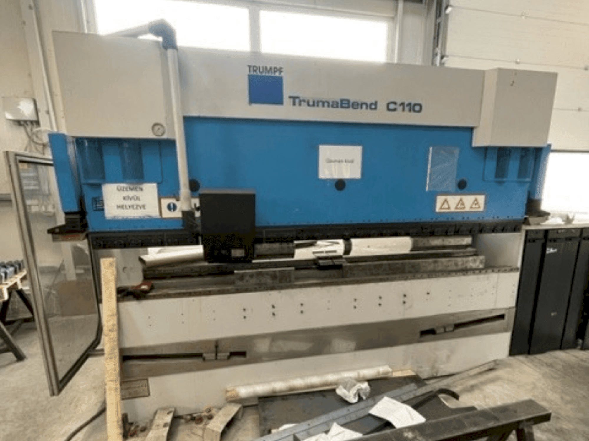 Vista frontale della macchina TRUMPF TrumaBend C110