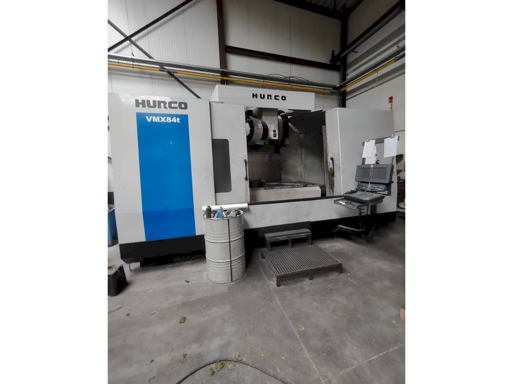 Vista frontale della macchina Hurco VMX 84t