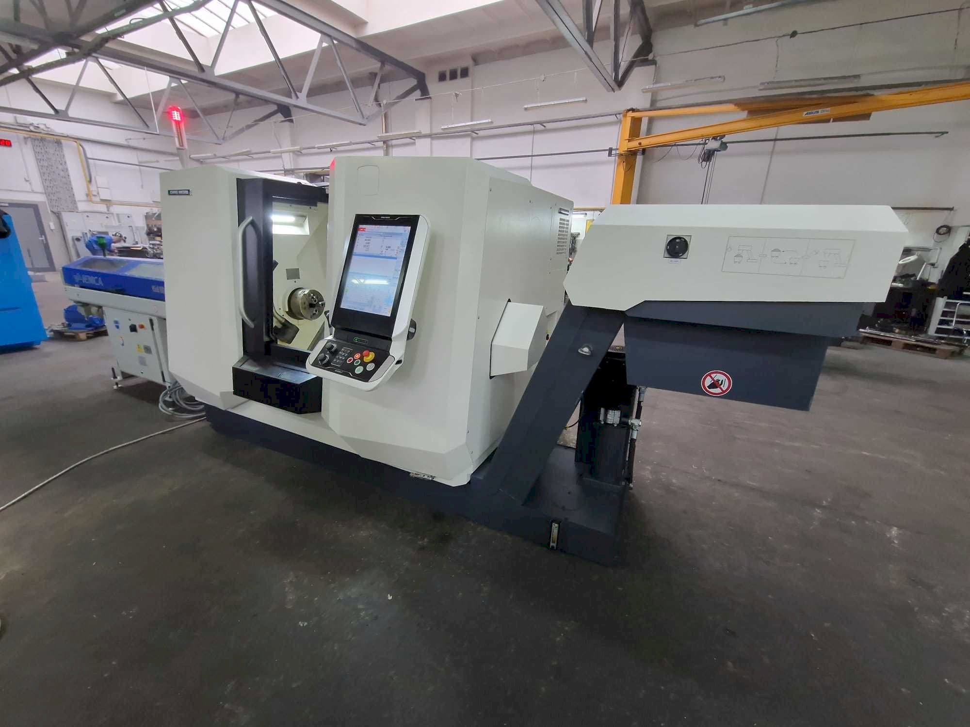 Vista frontale della macchina DMG MORI CLX 350 V6