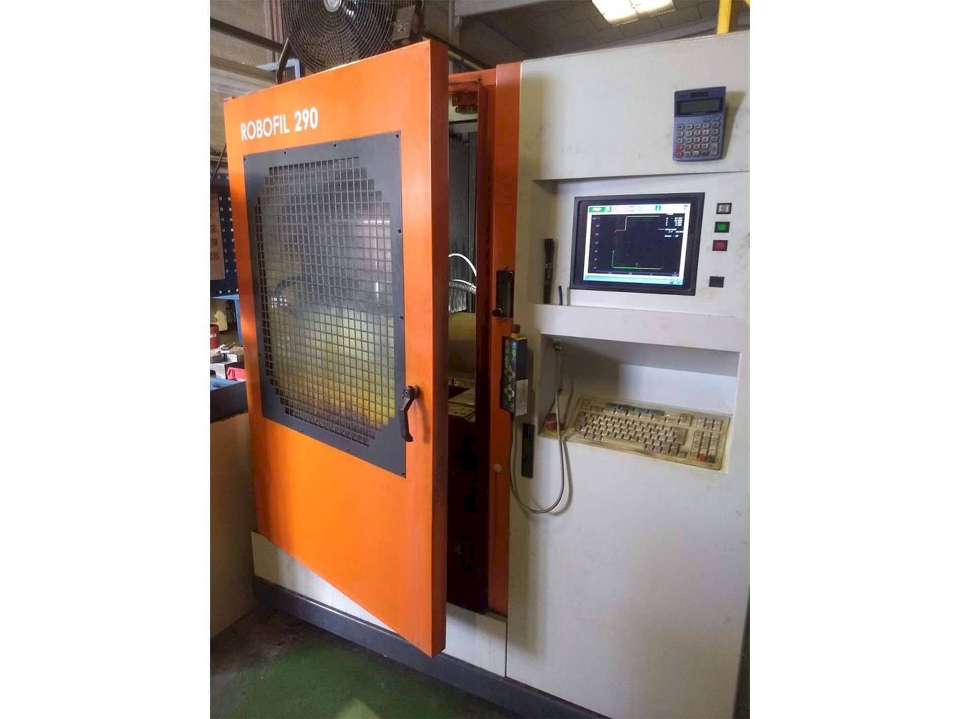 Vista frontale della macchina CHARMILLES Robofil 290P