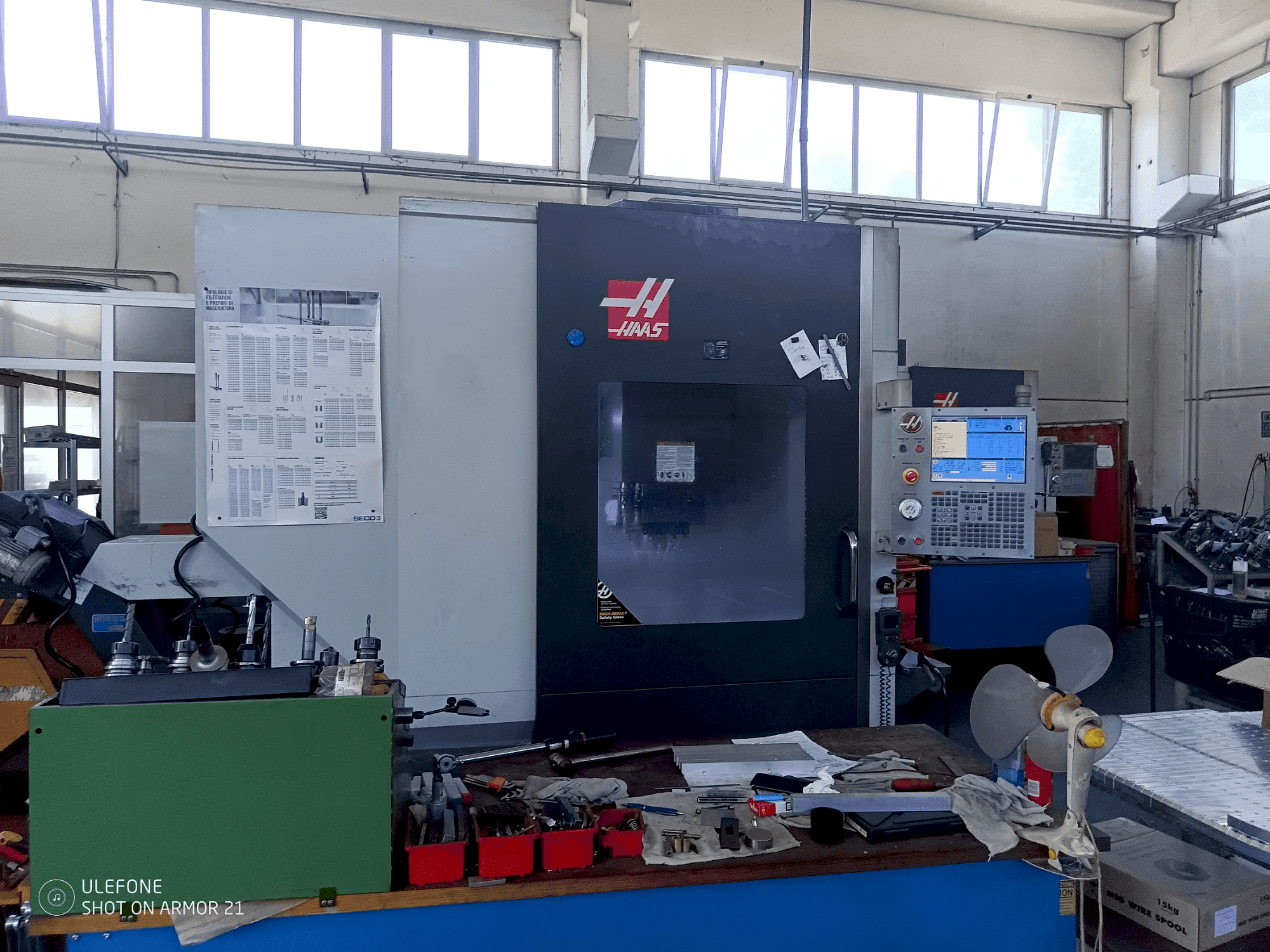 Vista frontale della macchina HAAS UMC 750SS