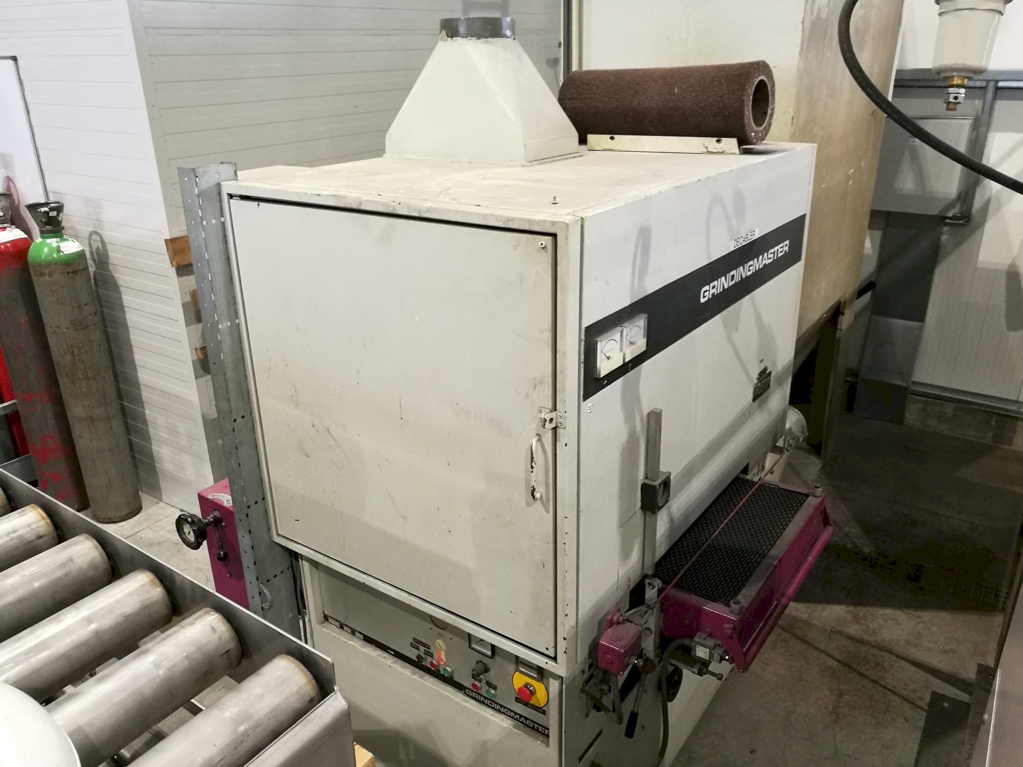 Vista lato sinistro della macchina GRINDINGMASTER MCSB2-600