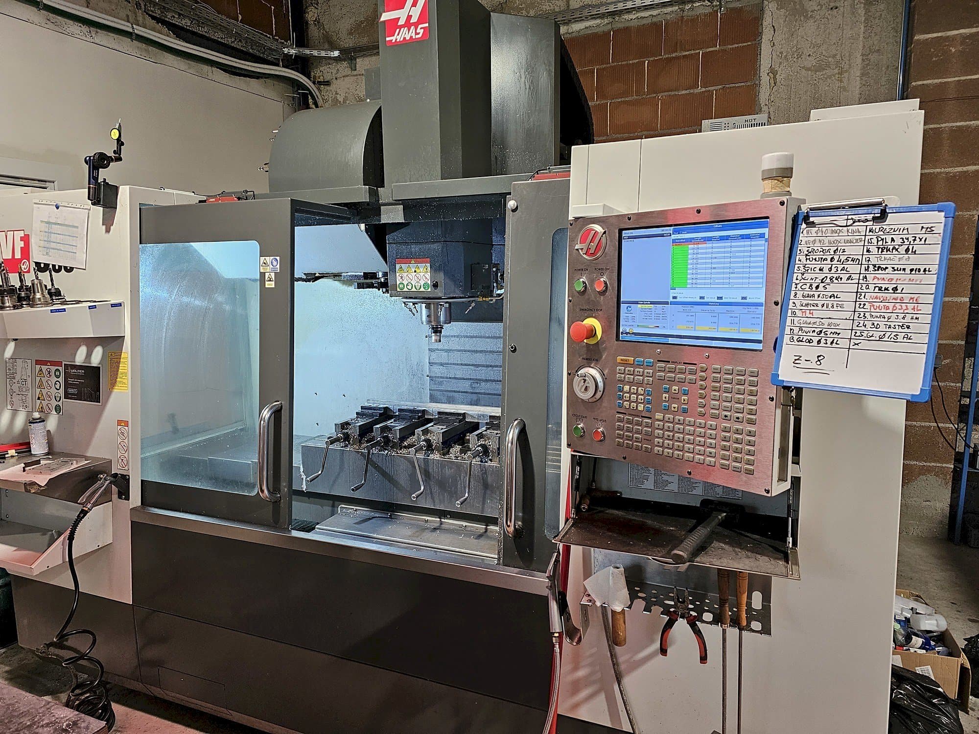 Vista frontale della macchina HAAS VS3SS