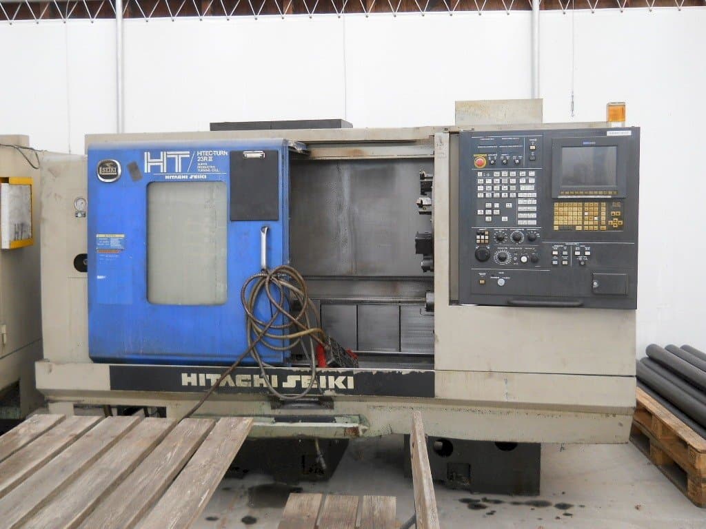 Vista frontale della macchina HITACHI SEIKI HITEC-TURN 23R III
