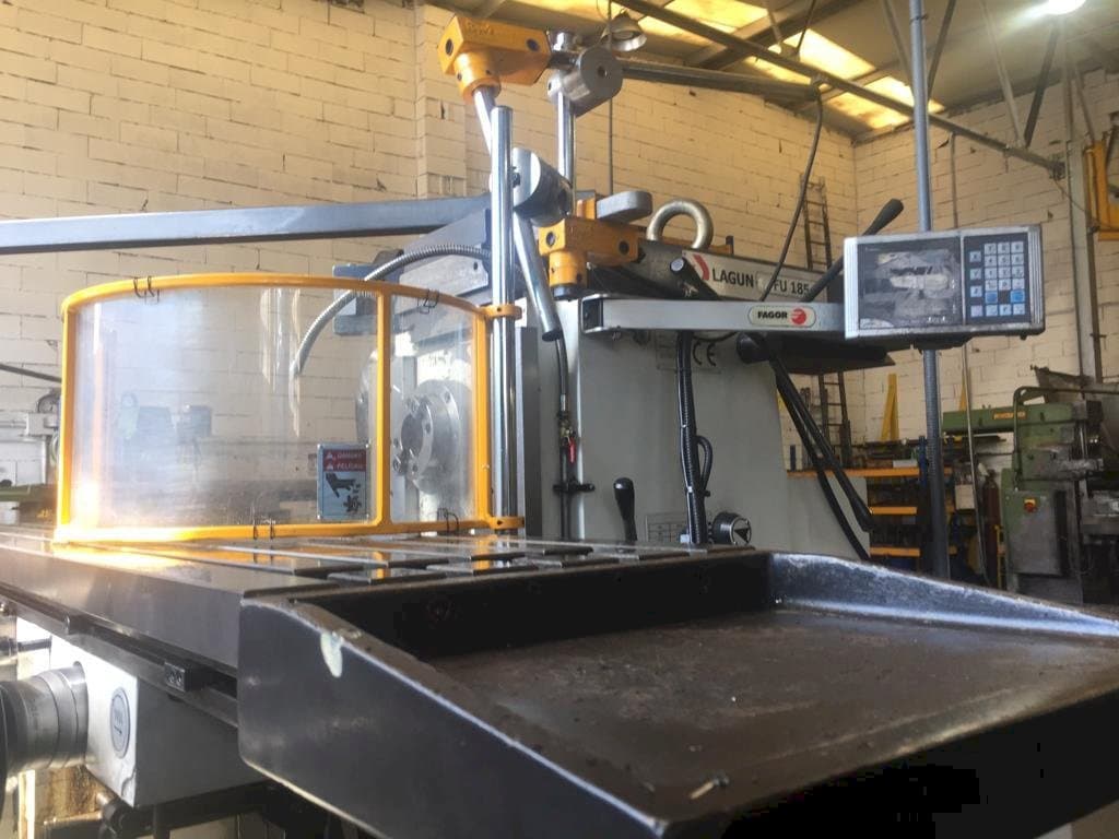 Vista frontale della macchina LAGUN FU-185