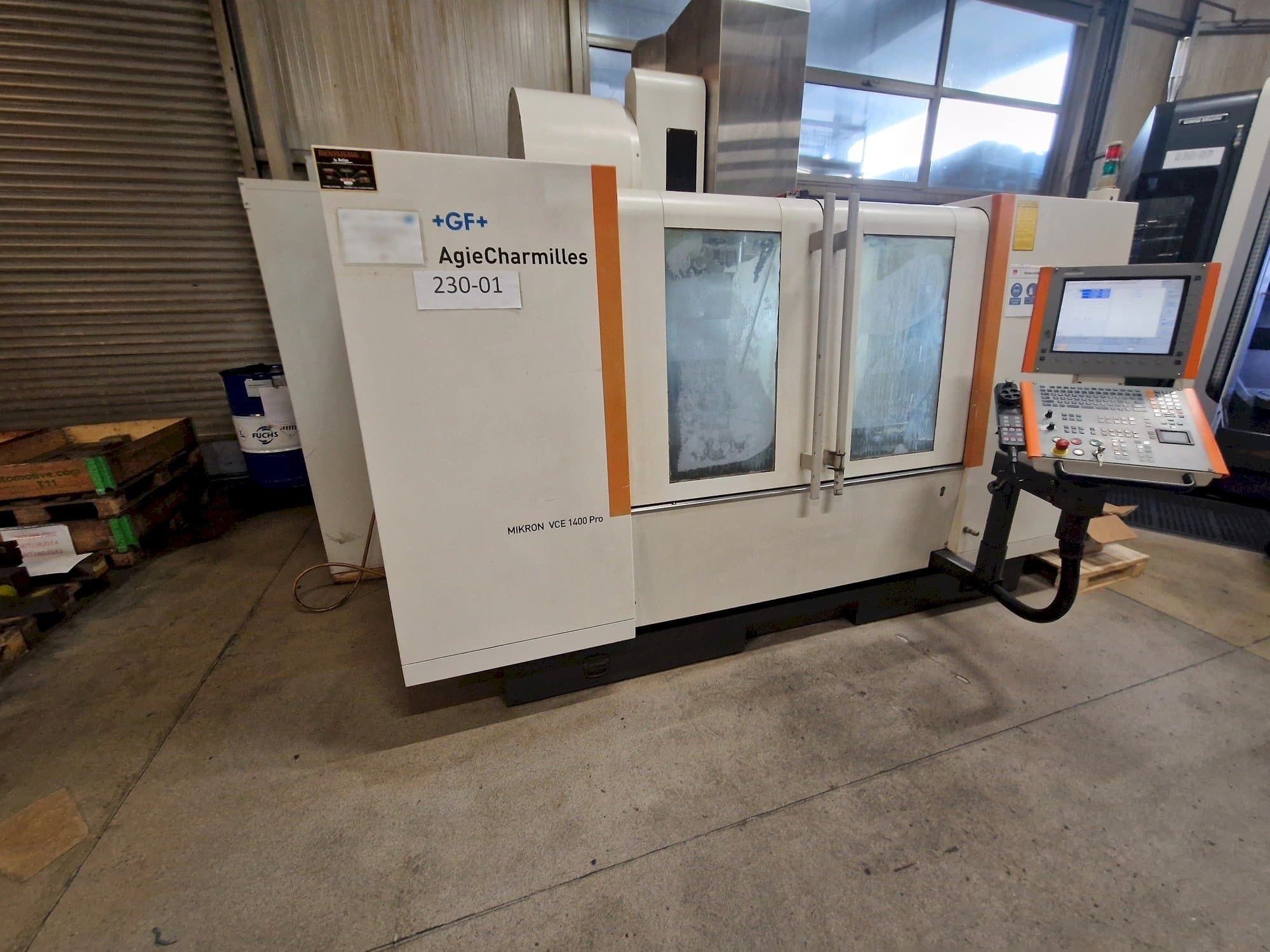 Vista laterale sinistra della macchina AgieCharmilles MIKRON VCE 1400 PRO