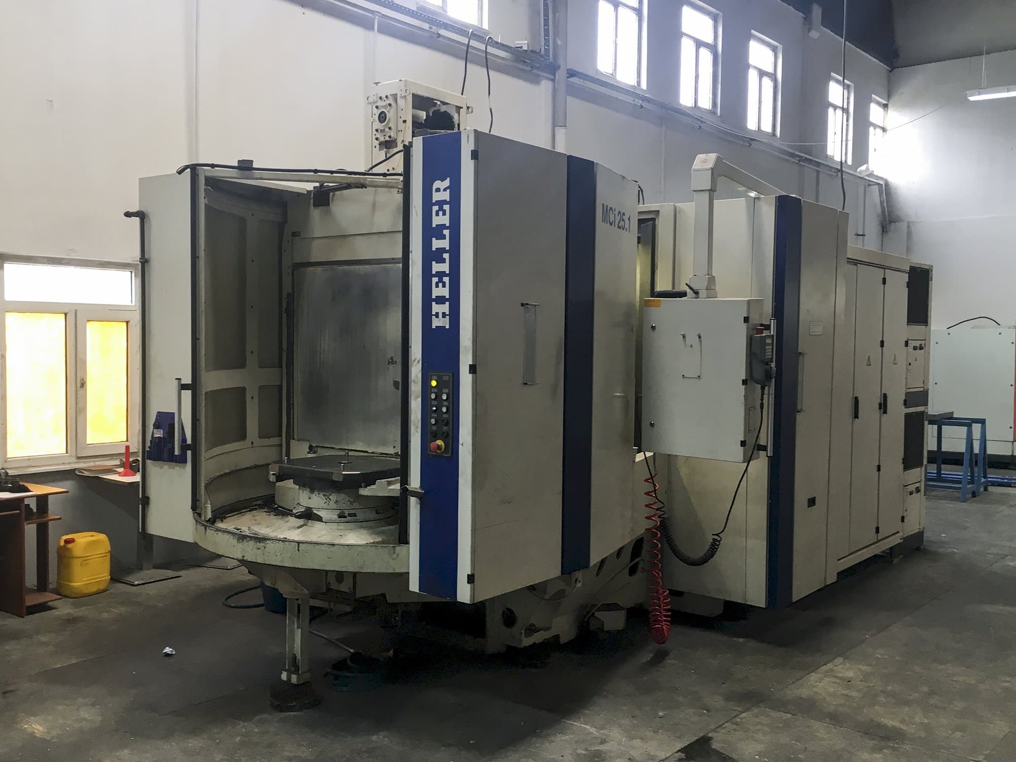 Vista lato sinistro della macchina HELLER MCi 25