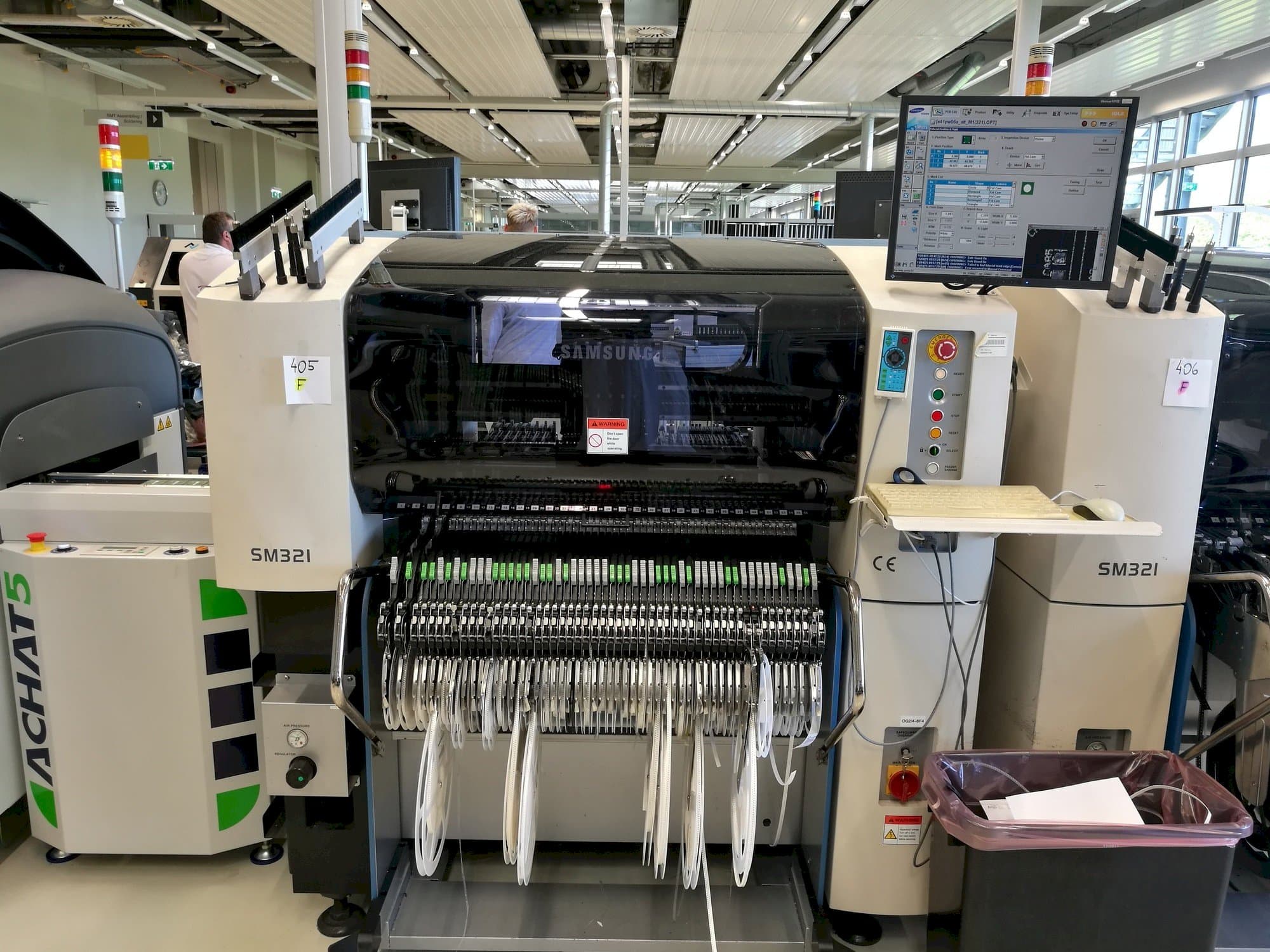 Vista frontale della macchina Samsung SM 321