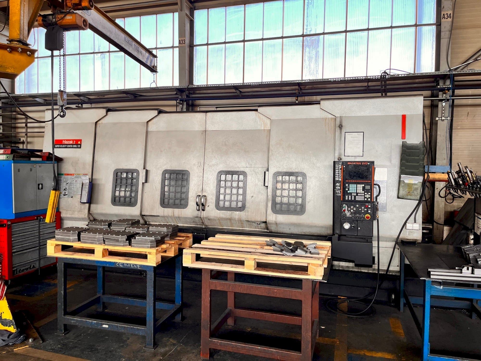 Vista frontale della macchina Mazak SVC 2000L/120