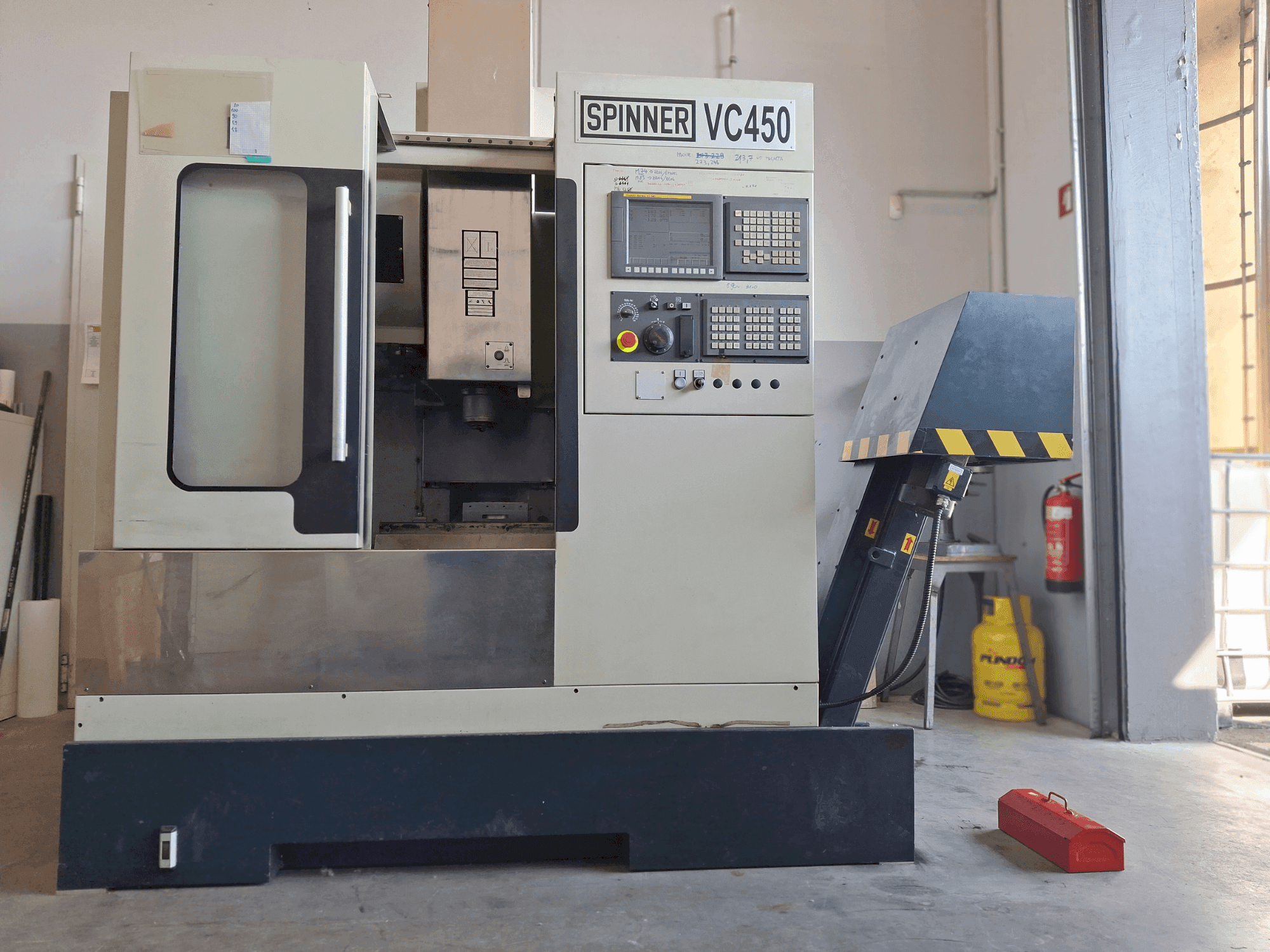 Vista frontale della macchina SPINNER VC 450