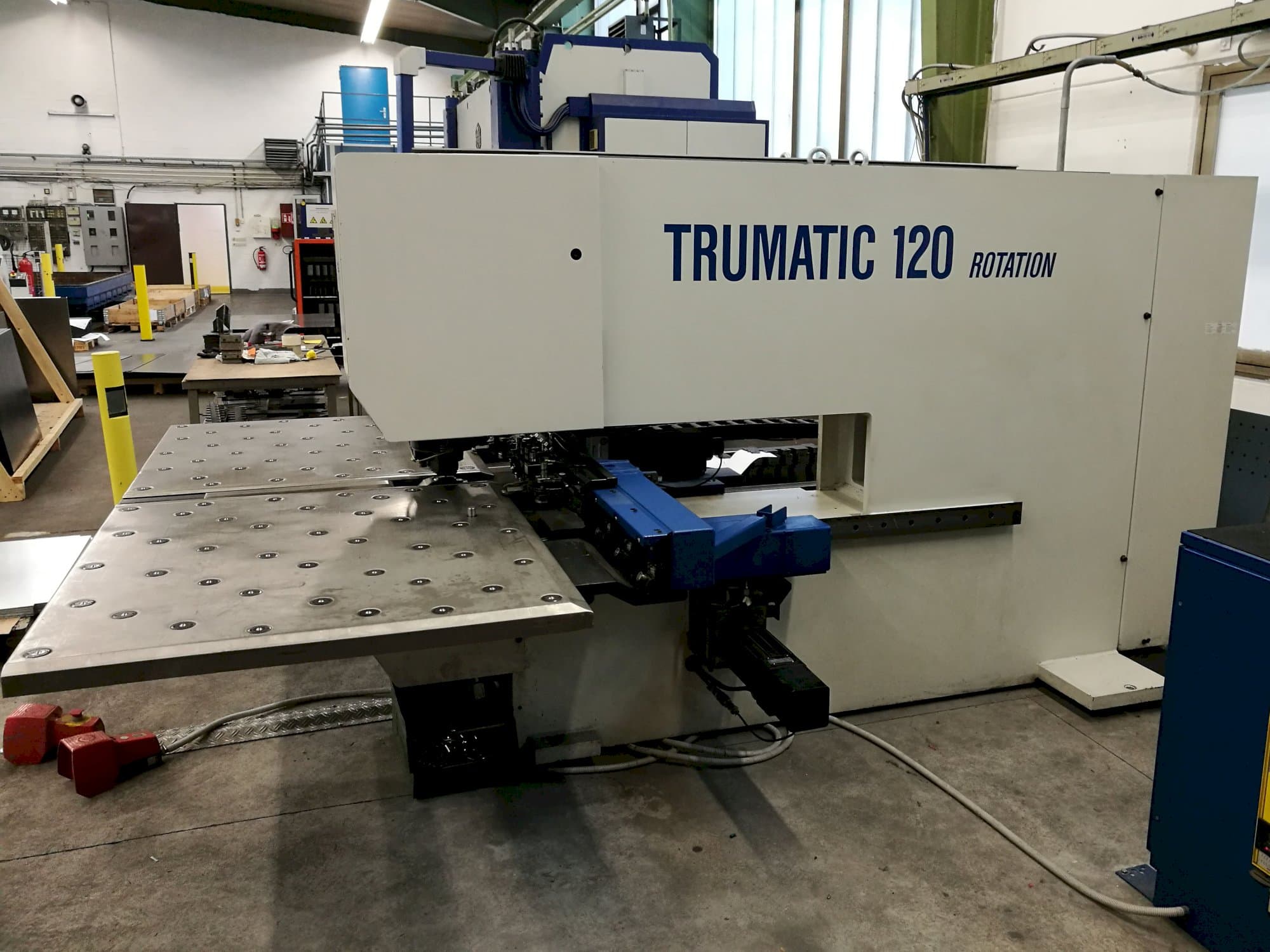 Vista lato destro della macchina Trumpf Trumatic 120R
