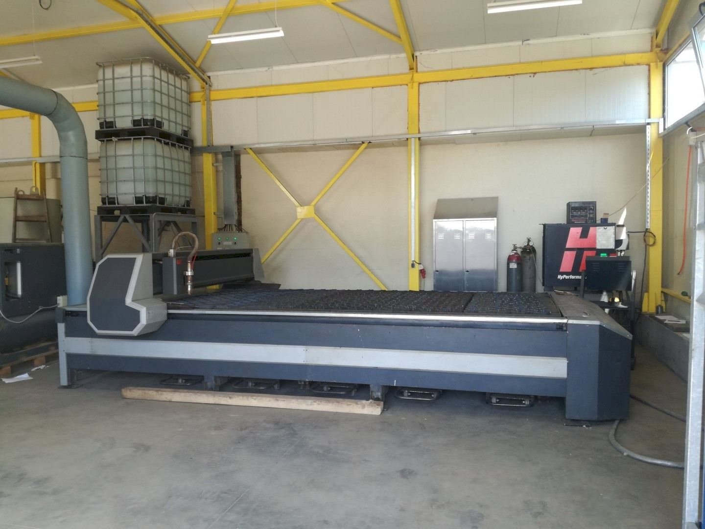 Vista frontale della macchina HPM ITALY GV 4 x 2