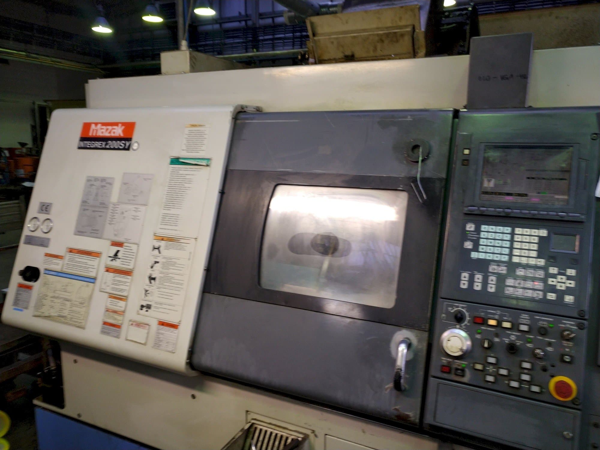 Vista frontale della macchina Mazak INTEGREX 200 SY