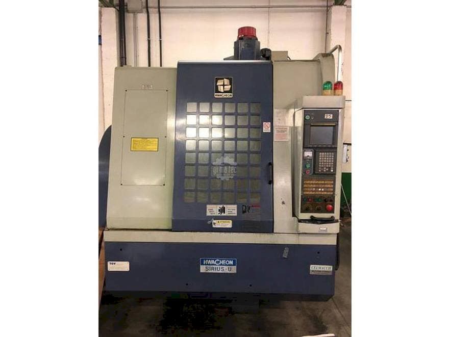 Vista frontale della macchina HWACHEON SIRIUS U