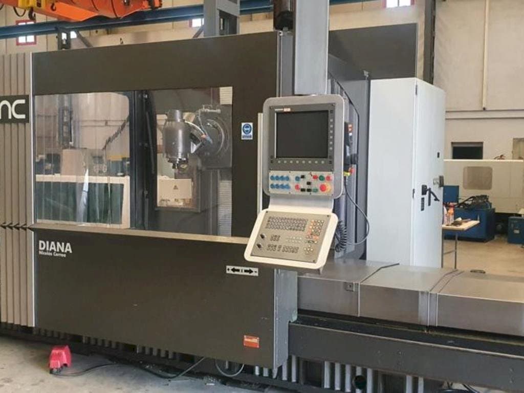 Vista frontale della macchina Nicolas Correa Prisma 20