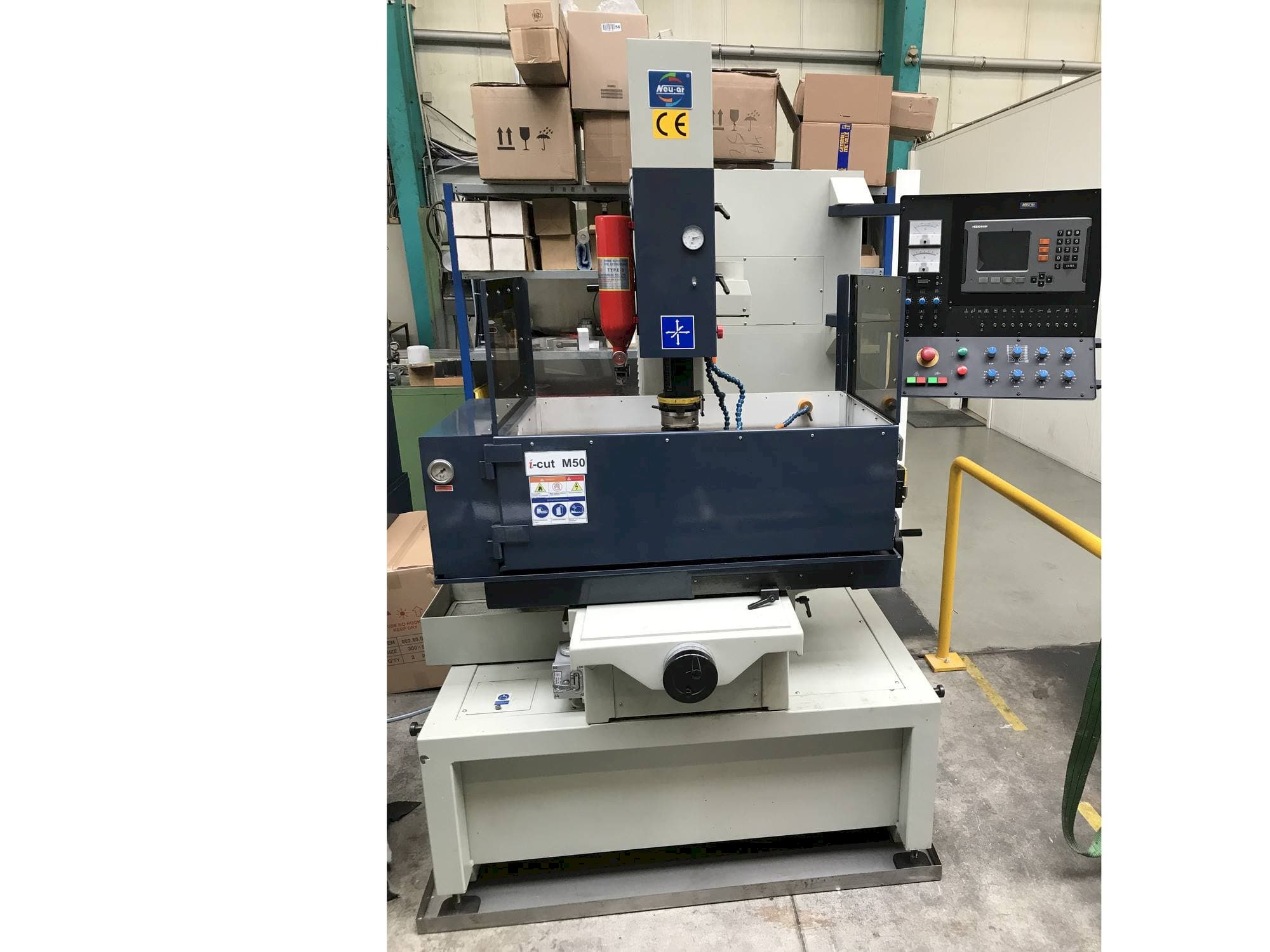 Vista frontale della macchina i-cut M50