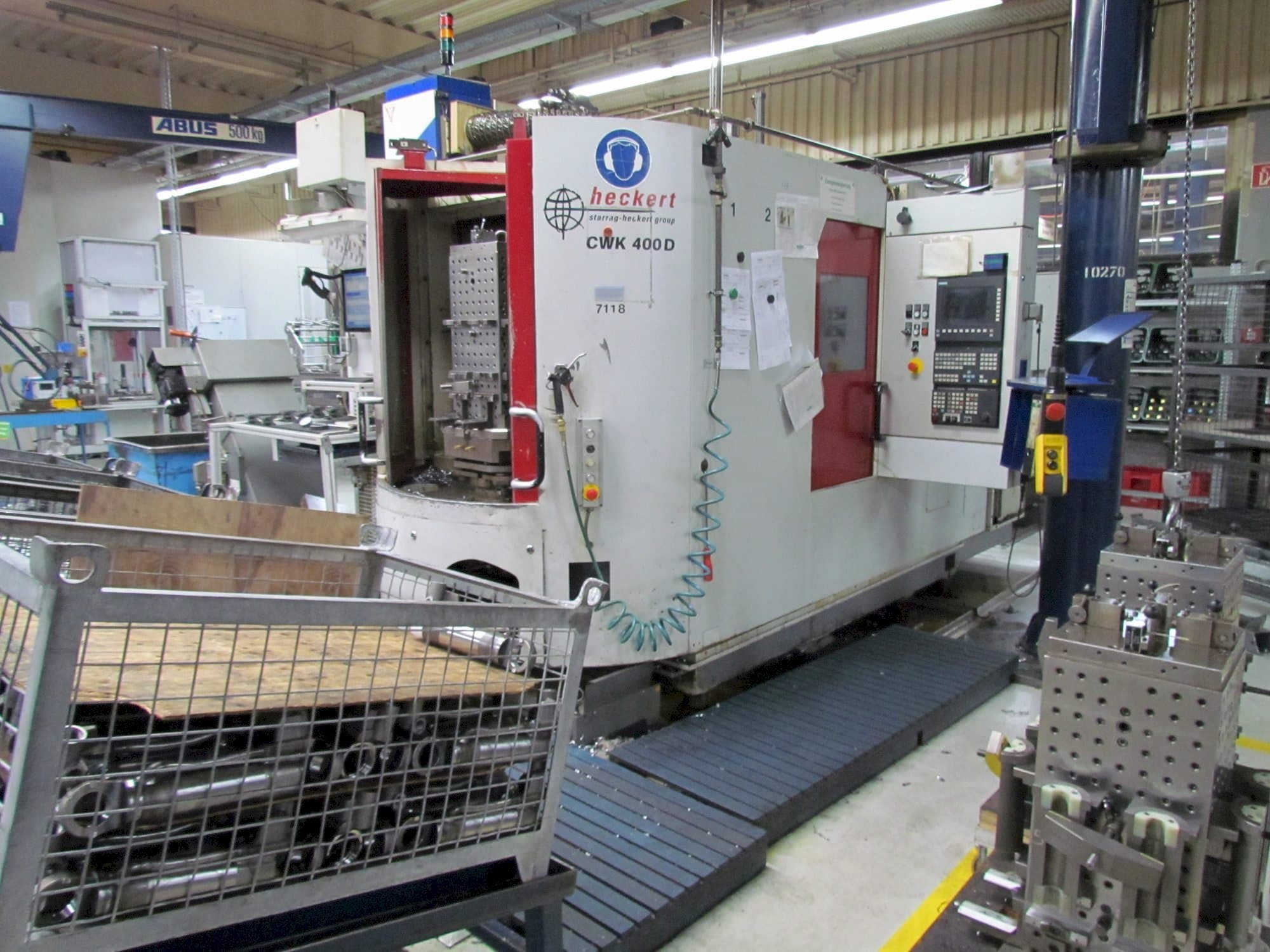 Vista frontale della macchina Heckert CWK 400 D