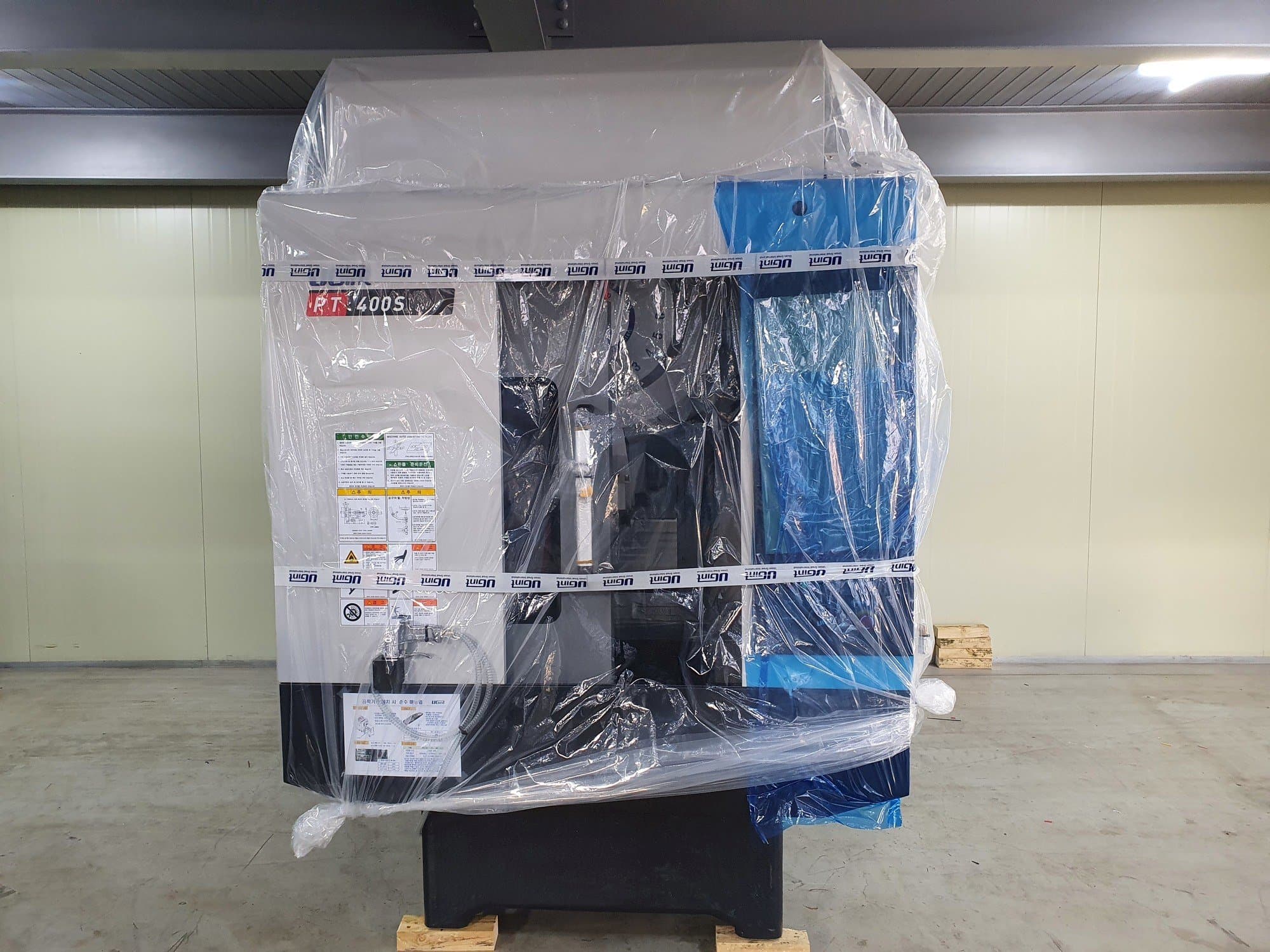 Vista frontale della macchina UGINT PT400S