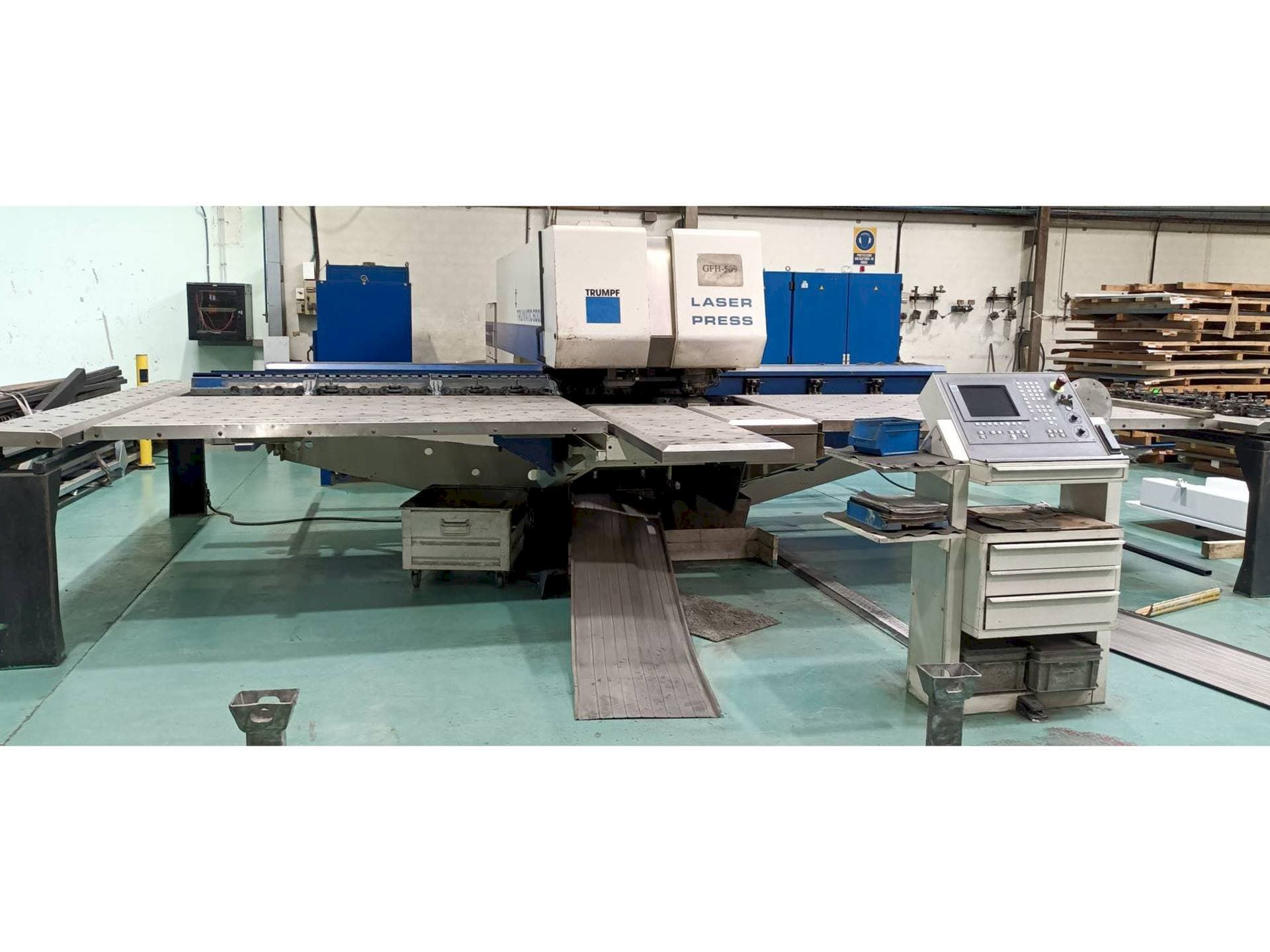 Vista frontale della macchina Trumpf Trumatic 600L
