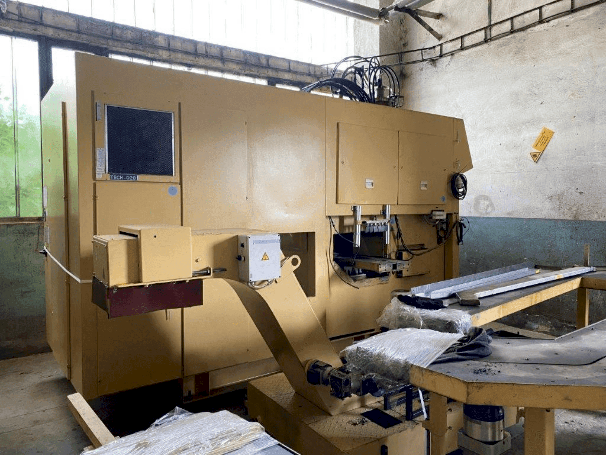 Vista frontale della macchina EMAG VSC 400