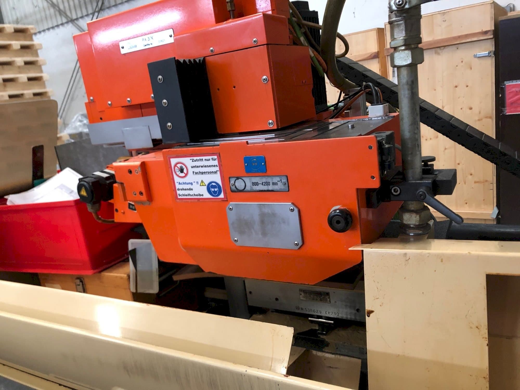 Vista frontale della macchina JUNG JF 525 N